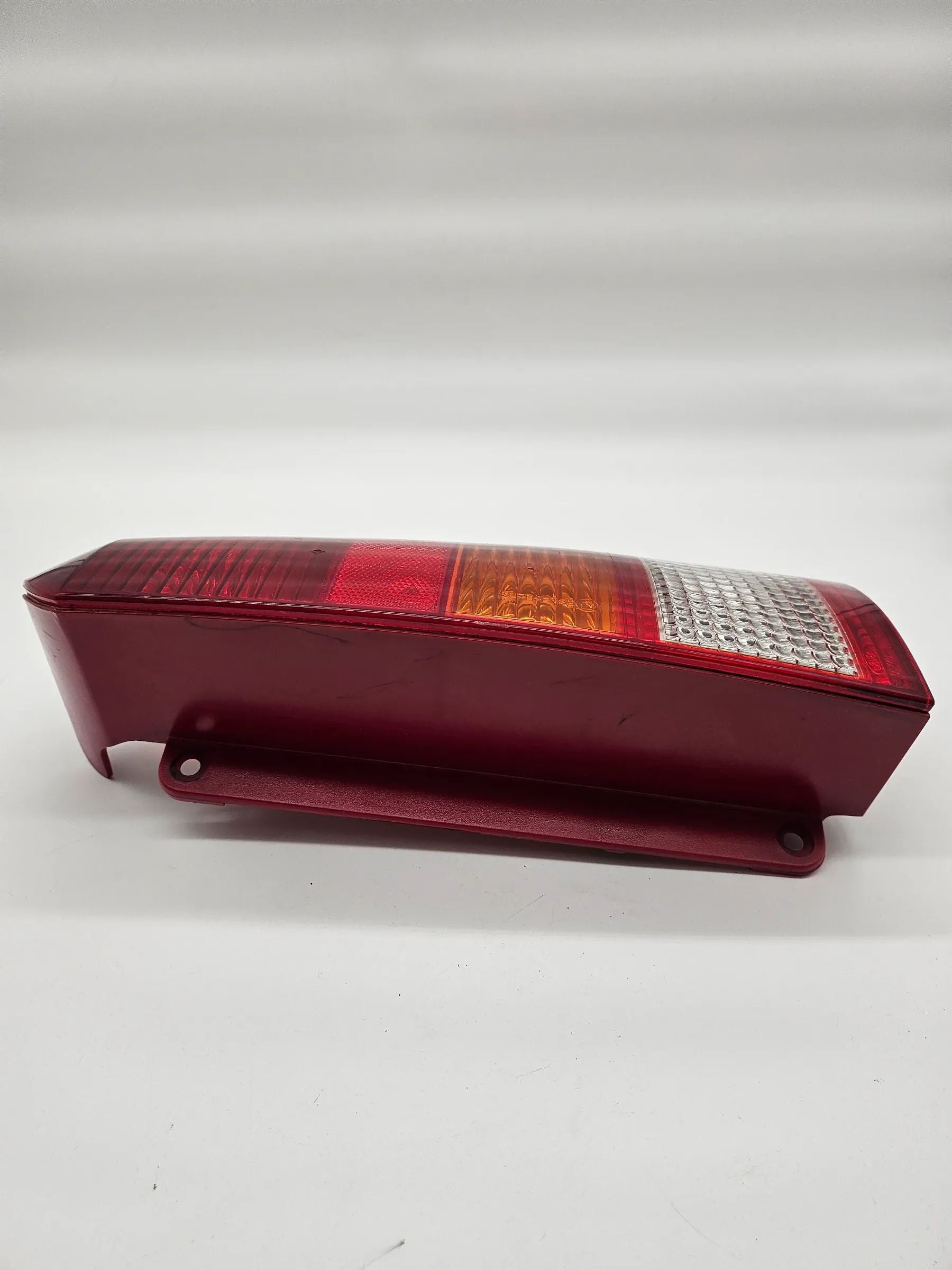 Feu arrière droit X84X13N004EC Ford Focus DBW/DAW/DFW/DNW/DB1/DA1