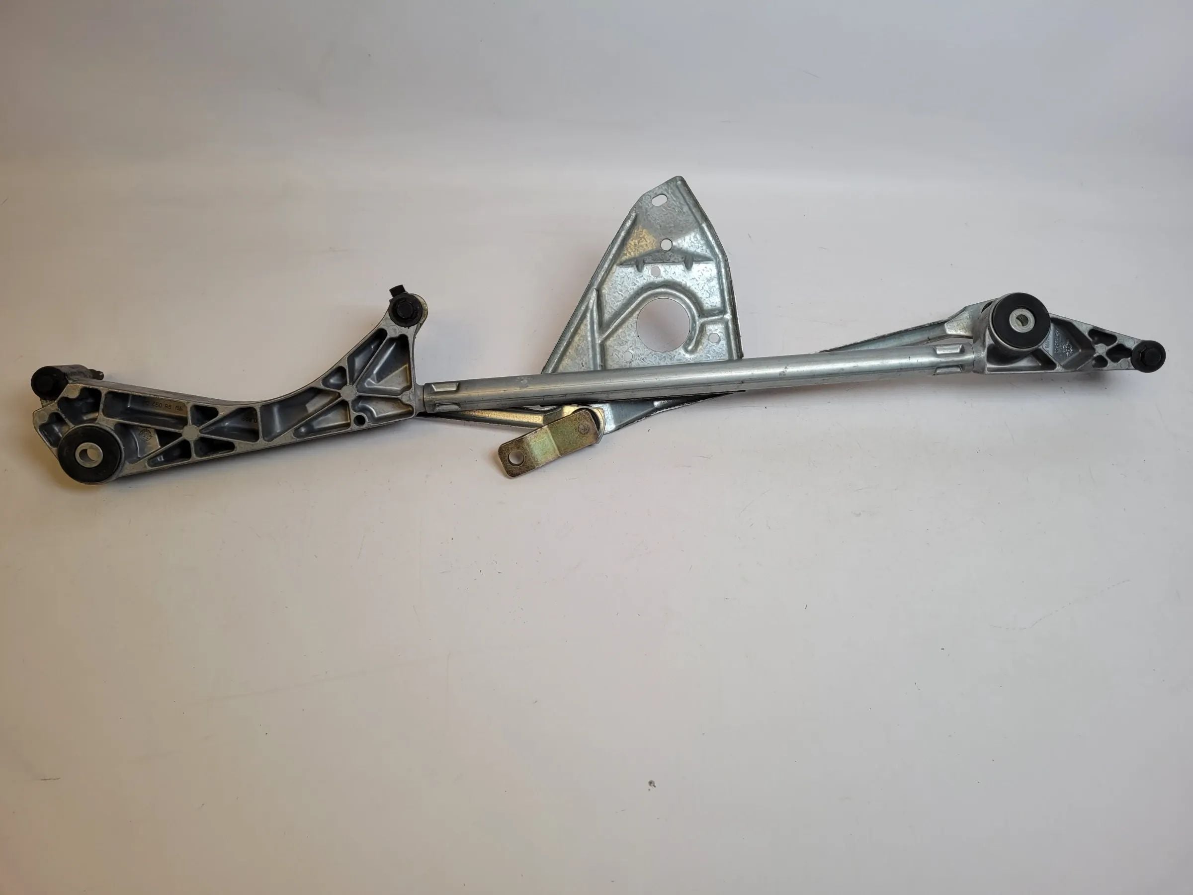Original Mercedes-Benz C-Klasse (W203) Wischergestänge Vorne A2038240105