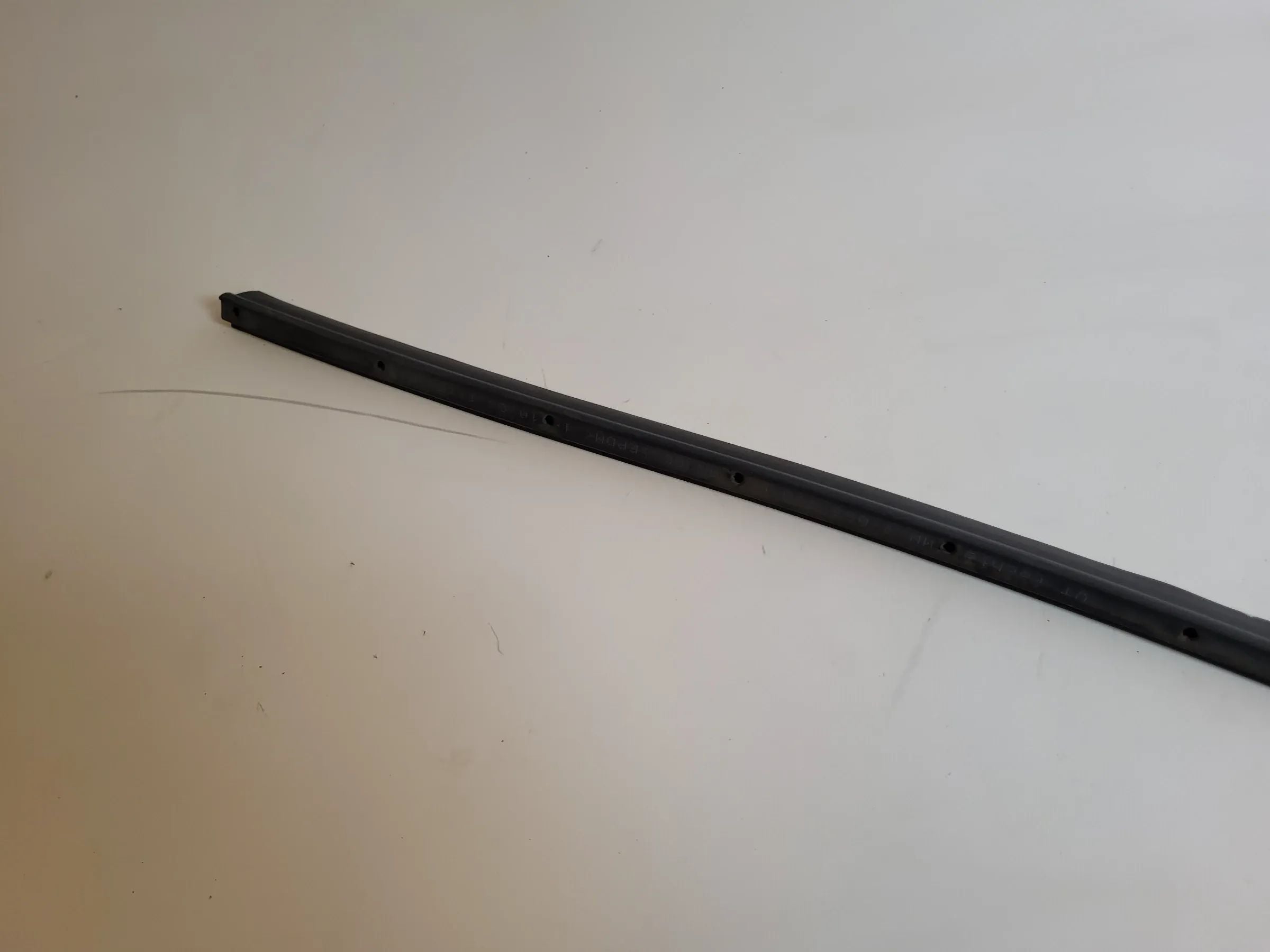 BMW 5er Touring E61 Dichtung Gummi Türgelenk Vorne Rechts 7033790 Original
