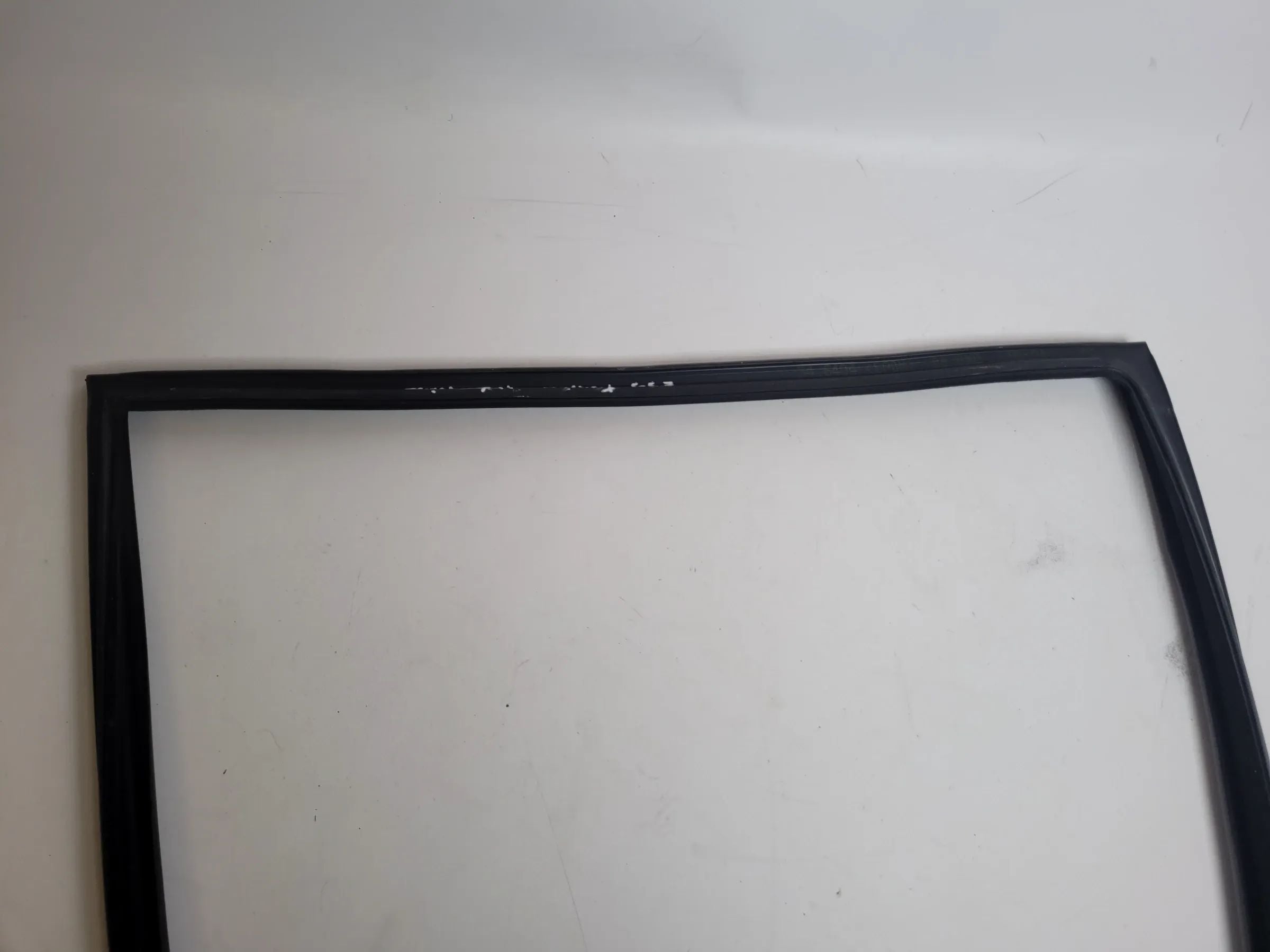 BMW 5er Touring E39 Dichtung Fensterführung Links Hinten Innen (Original)