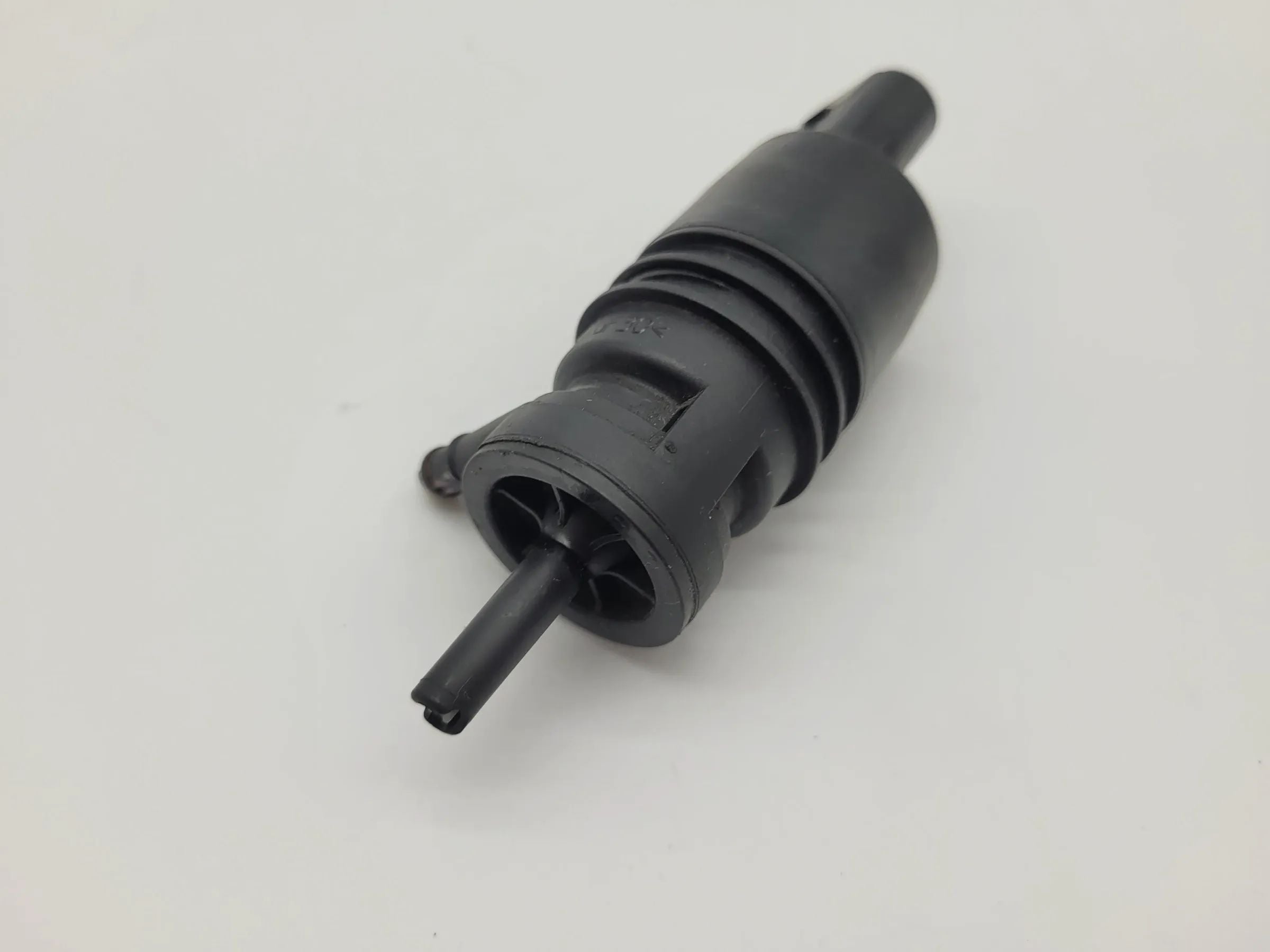 BMW 5er Touring E39 Waschwasserpumpe Pumpe 3020175 Original