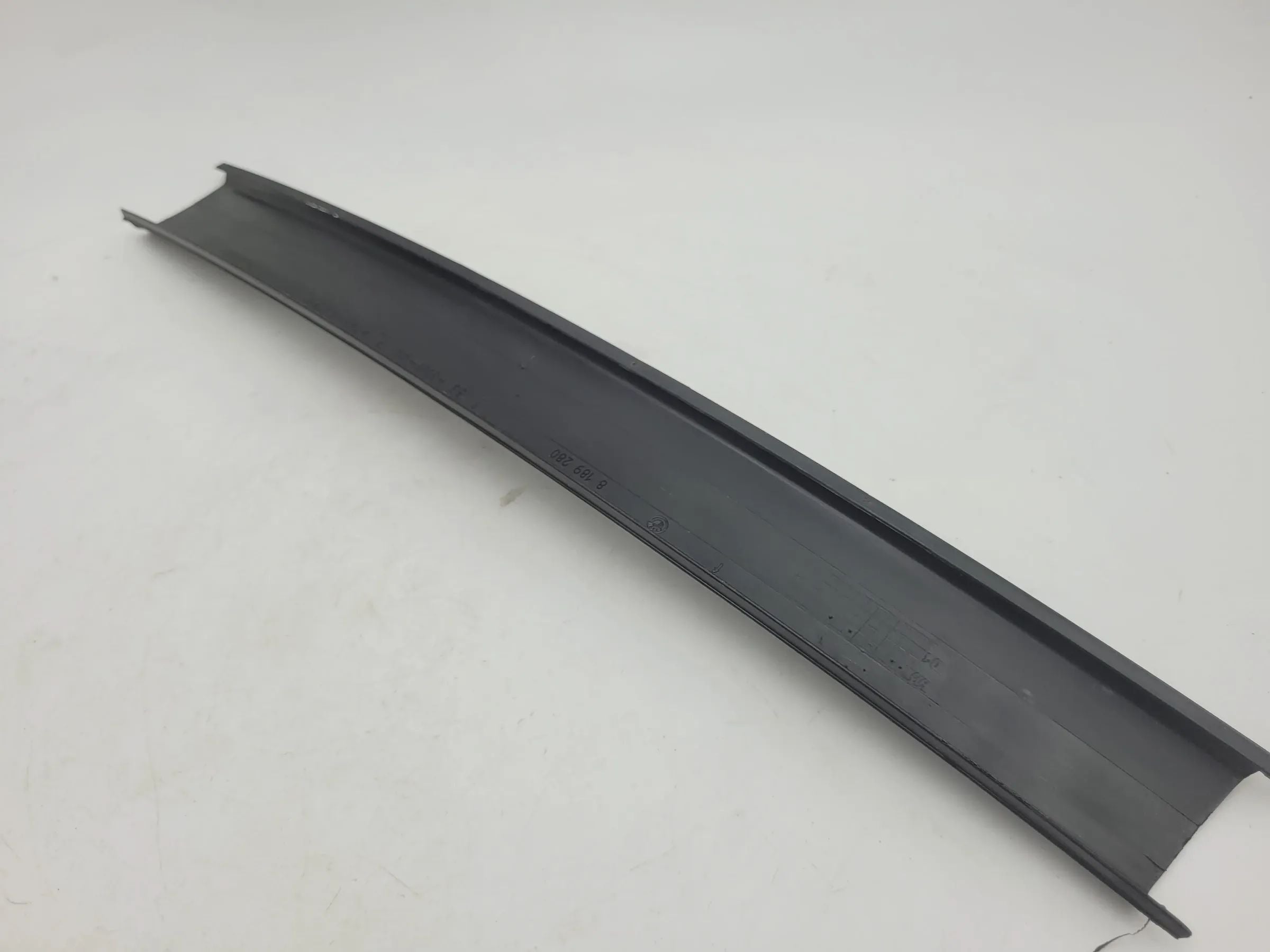 BMW 5er Touring E39 Fensterführungssteg Hinten Rechts Innen 8189280