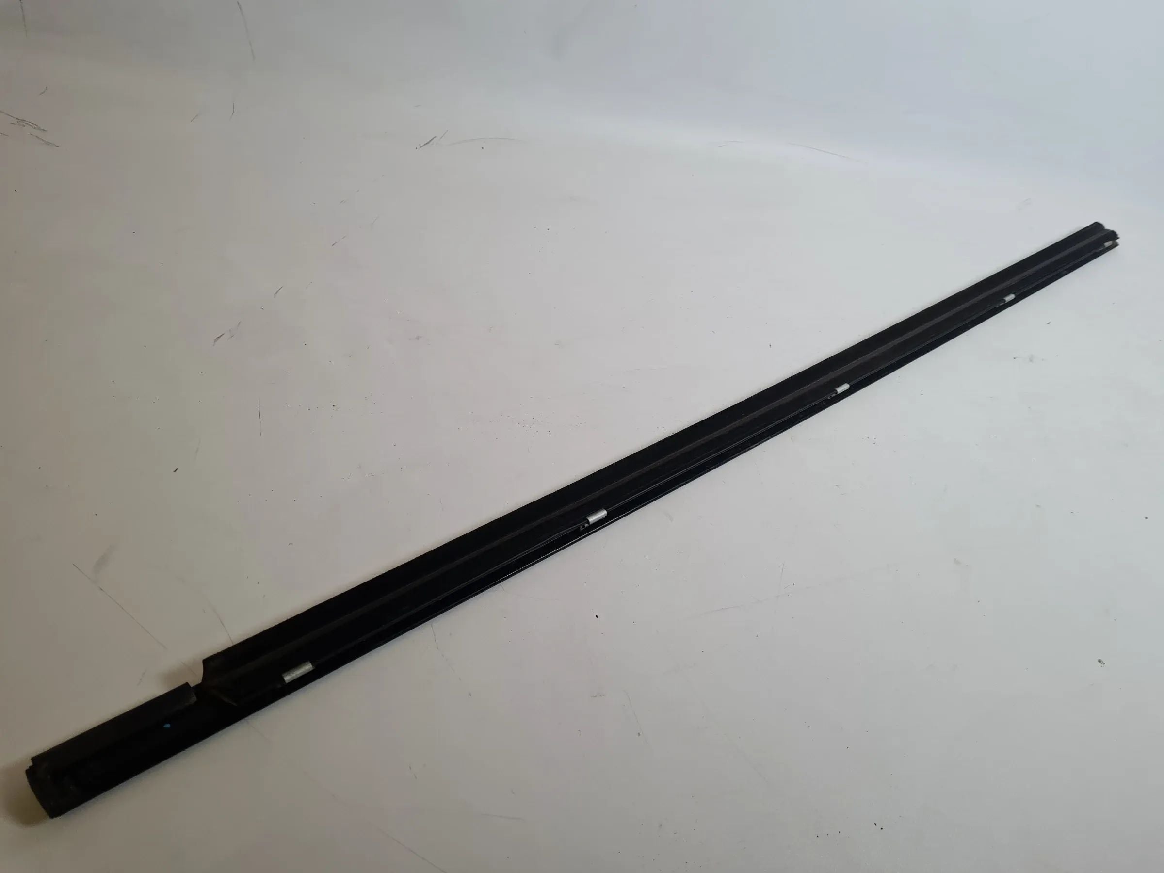 Original Mercedes C-Klasse (CL203) Einstiegsleiste Links Schwarz A2036903180