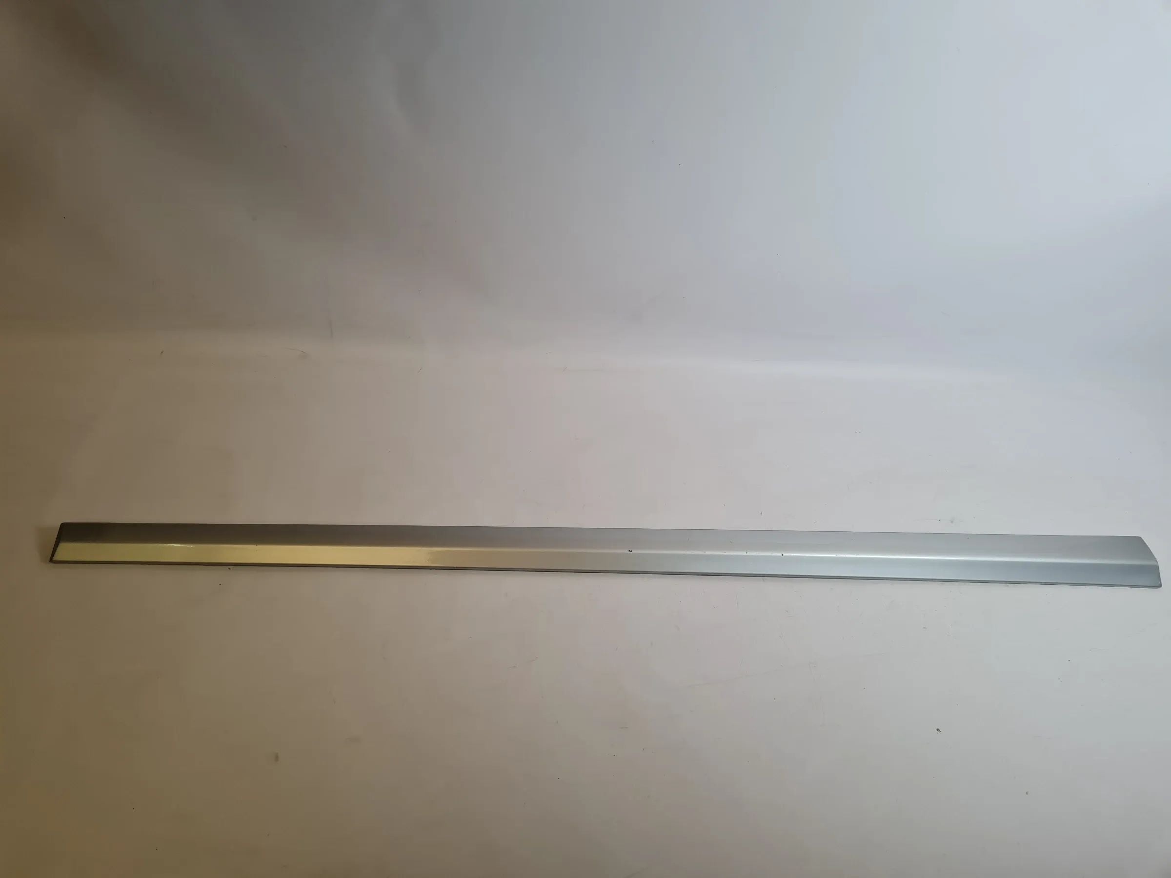 Original Mercedes C-Klasse (CL203) Dekor-/Zierleiste Rechts Silber A2036903662