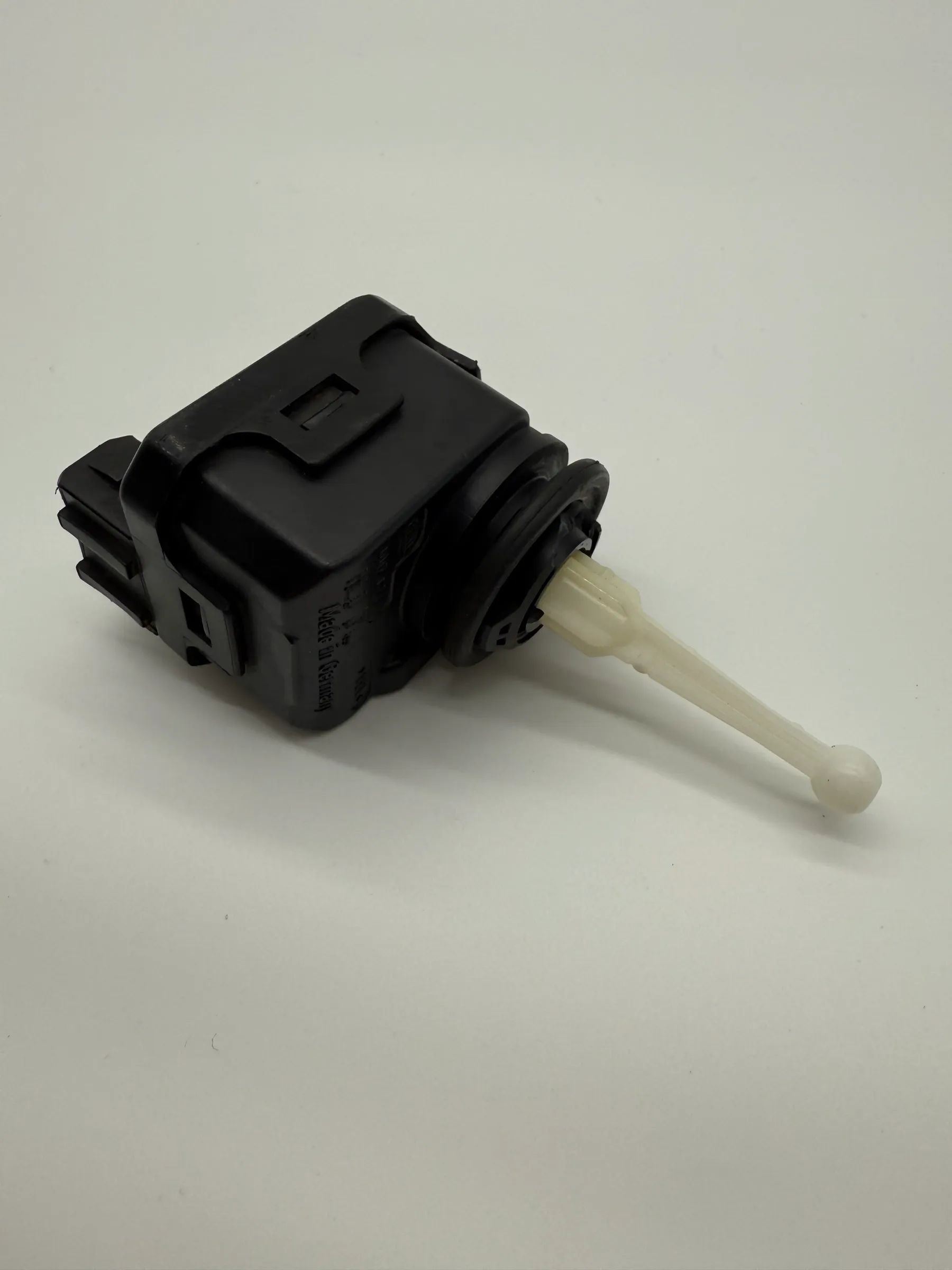 Headlight range control actuator LWR 3B0941295A VW Passat 3B 