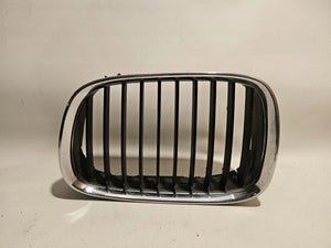 อะไหล่แท้ BMW E39 กระจังหน้า ซ้าย ทรงไต 8159311