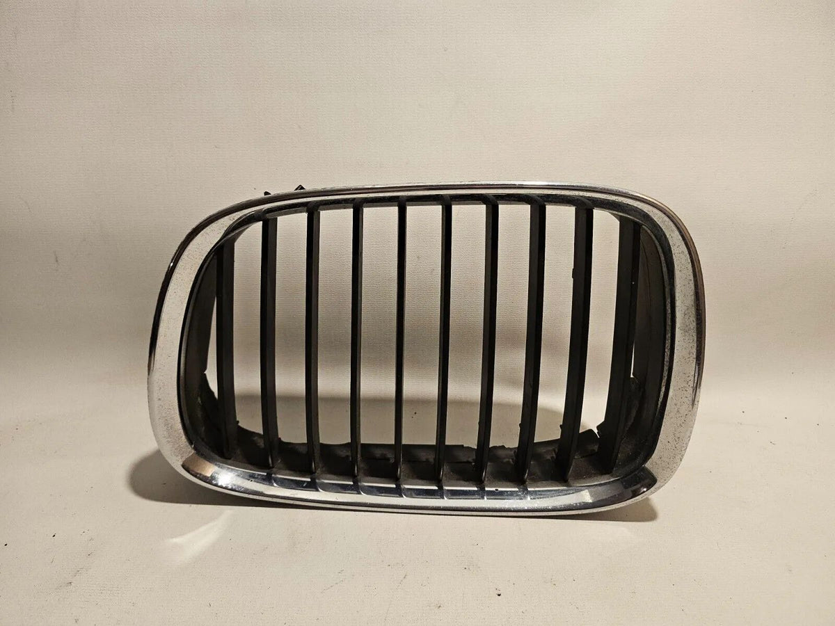 อะไหล่แท้ BMW E39 กระจังหน้า ซ้าย ทรงไต 8159311
