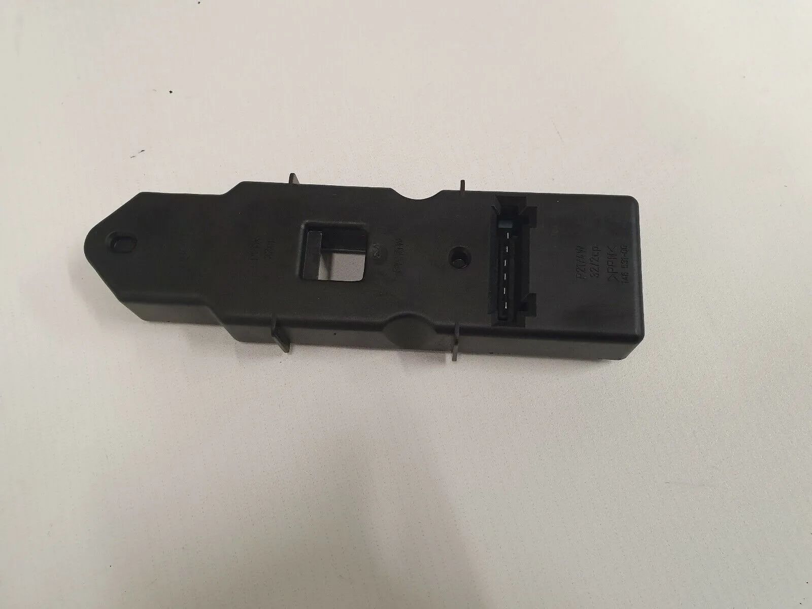 Lampenträger links oder rechts 14653100 Mercedes-benz C-klasse H0 W202 T K14