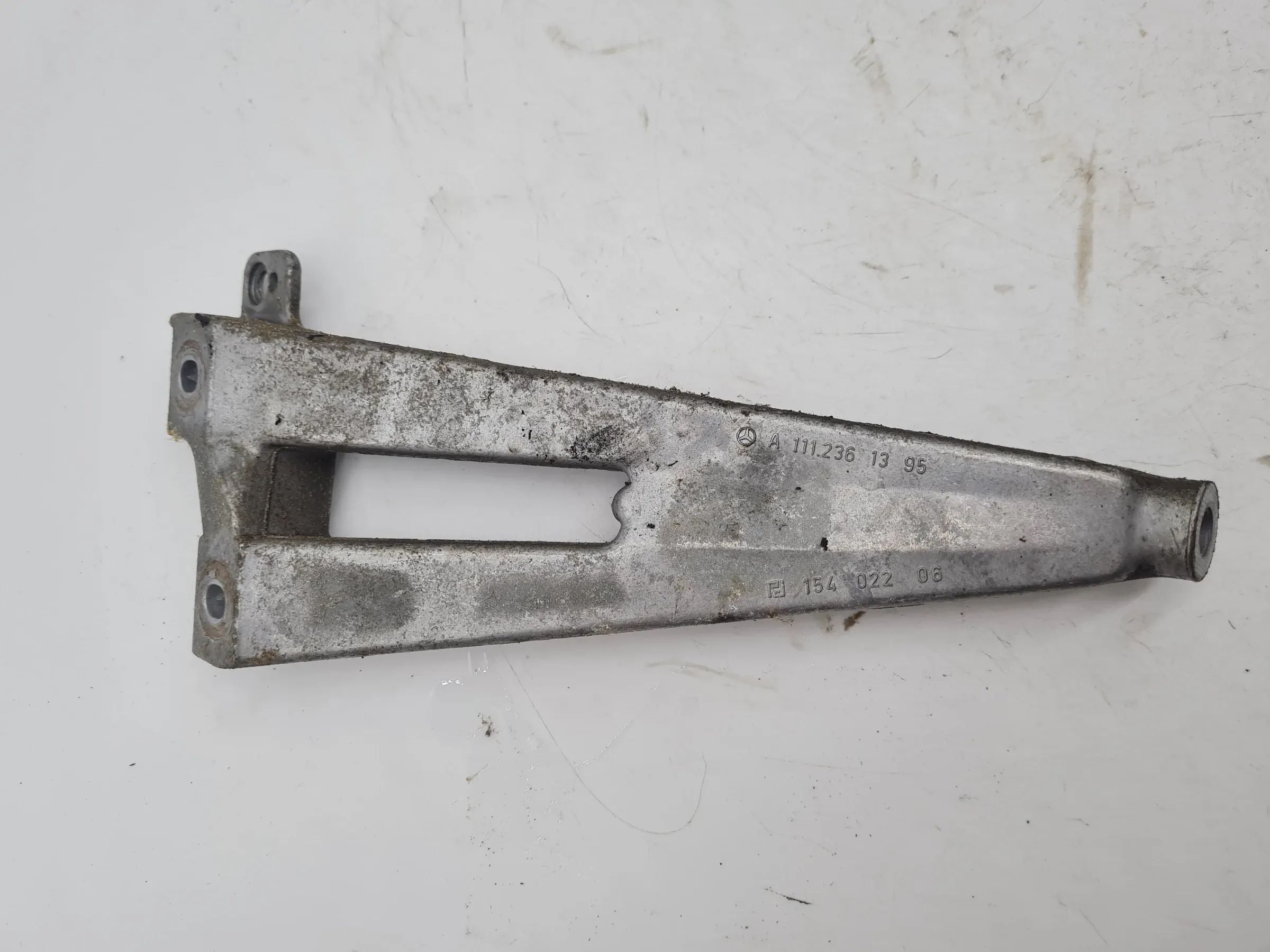 Original Mercedes C-Klasse CL203 エンジンマウントホルダー M111.951 A1112361395