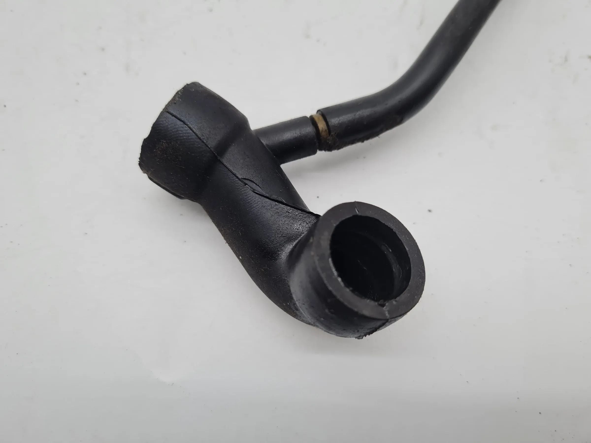 สายท่อยางกล่องเครื่องยนต์ Mercedes C-Klasse CL203 ของแท้ M111.955 A1110182982