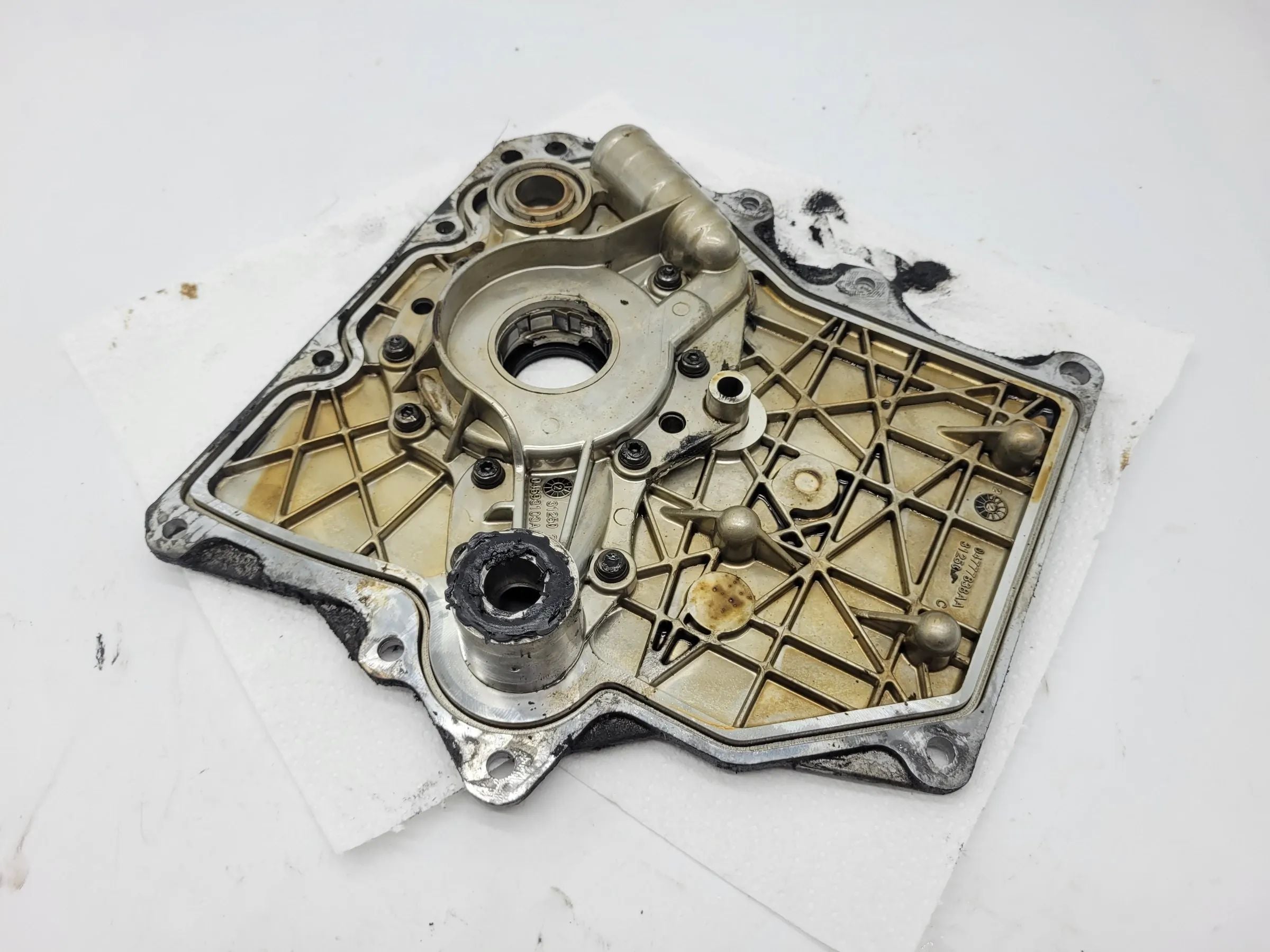 Original Mini One (R50/R53) Ölpumpe Deckel 04777838AA / 04693103AA