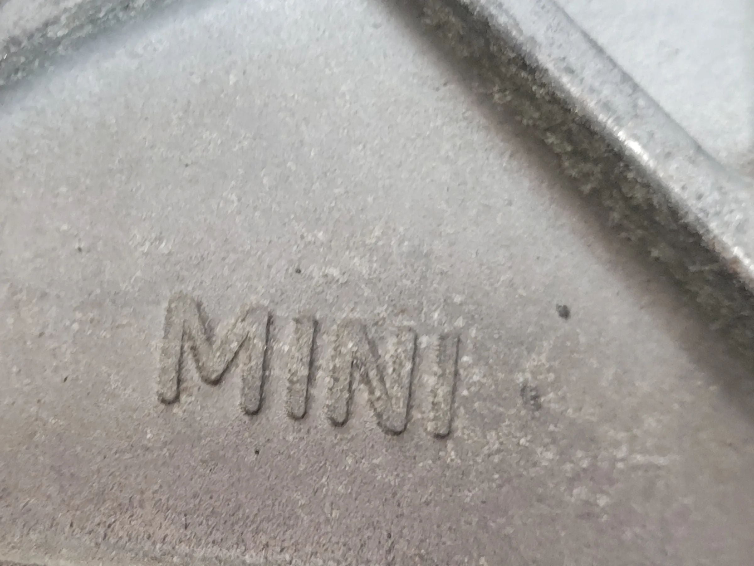 แท่นยึดมอเตอร์แท้สำหรับ Mini One (R50/R53) หมายเลข 22.11-6756221-05