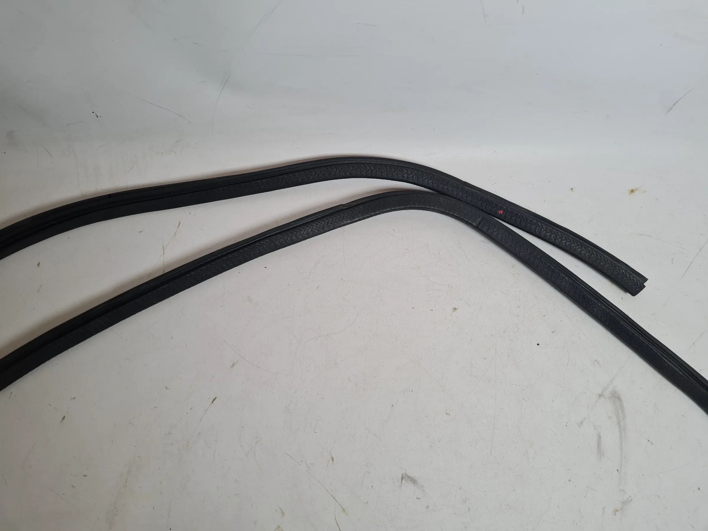 Segel Jendela Pintu Original Jeep Cherokee / Wrangler 2 XJ/TJ 55025516
