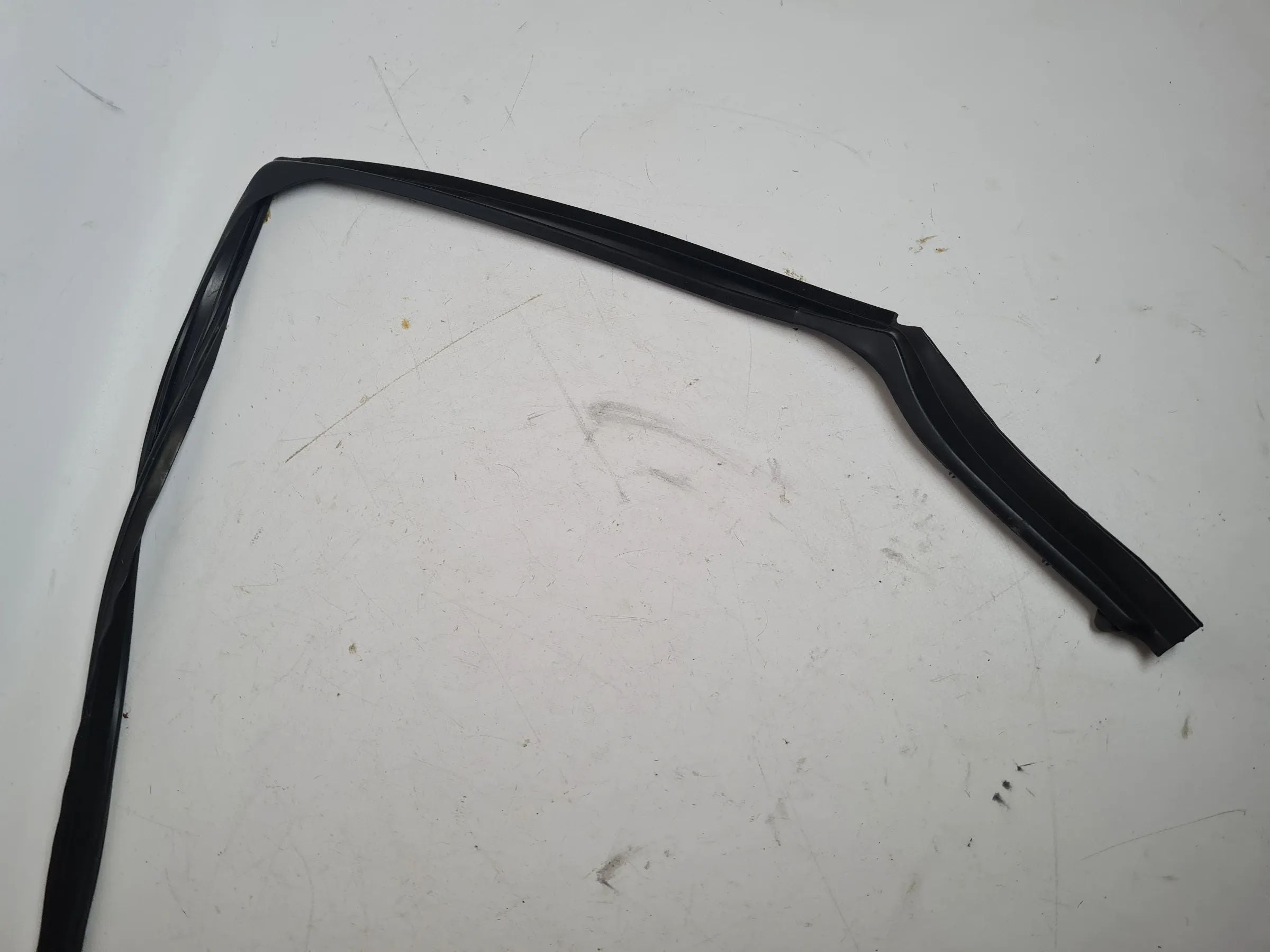 Junta original BMW Serie 5 (E60/E61) ventana puerta trasera derecha 7057448