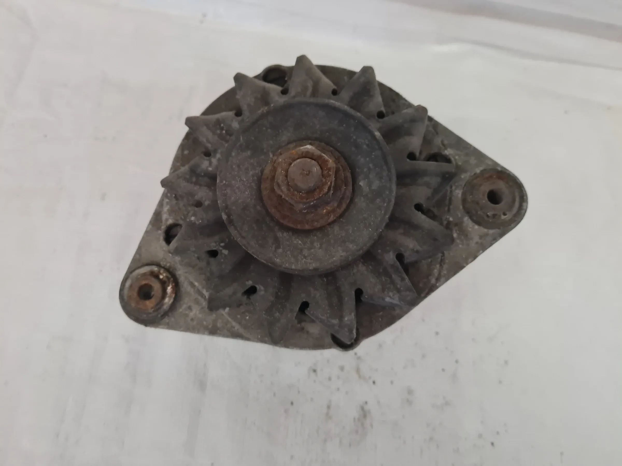 Original BMW 3/5 E21/E28/E30 Bosch Lichtmaschine 0120489030