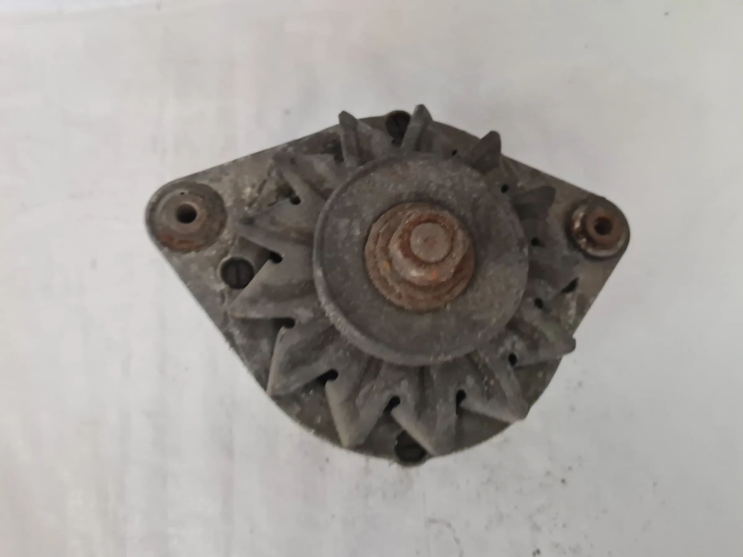Original BMW 3/5 E21/E28/E30 Bosch Lichtmaschine 0120489030
