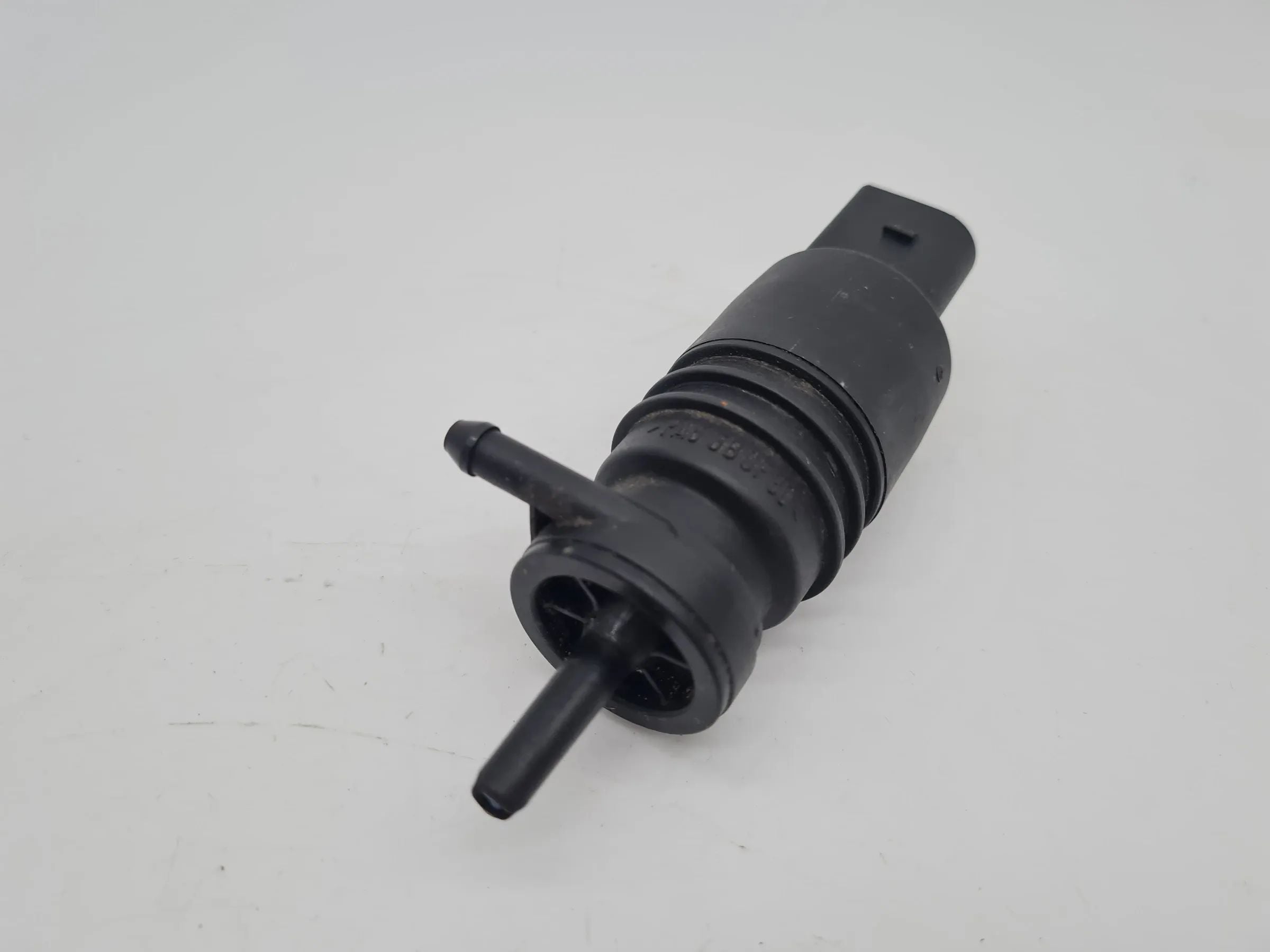 Original Audi A6 (4B2/4B4) Wischwasserpumpe 24200474