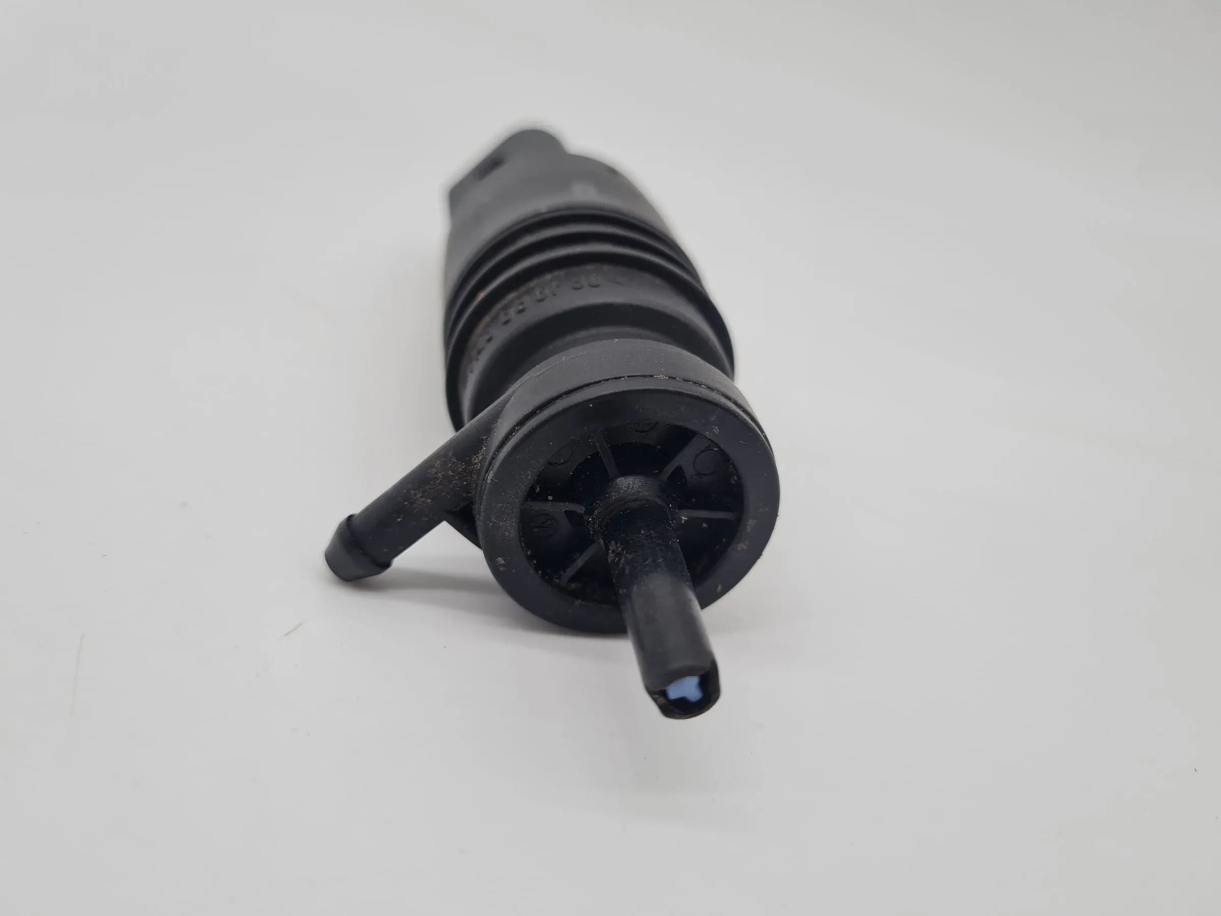 Original Audi A6 (4B2/4B4) Wischwasserpumpe 24200474