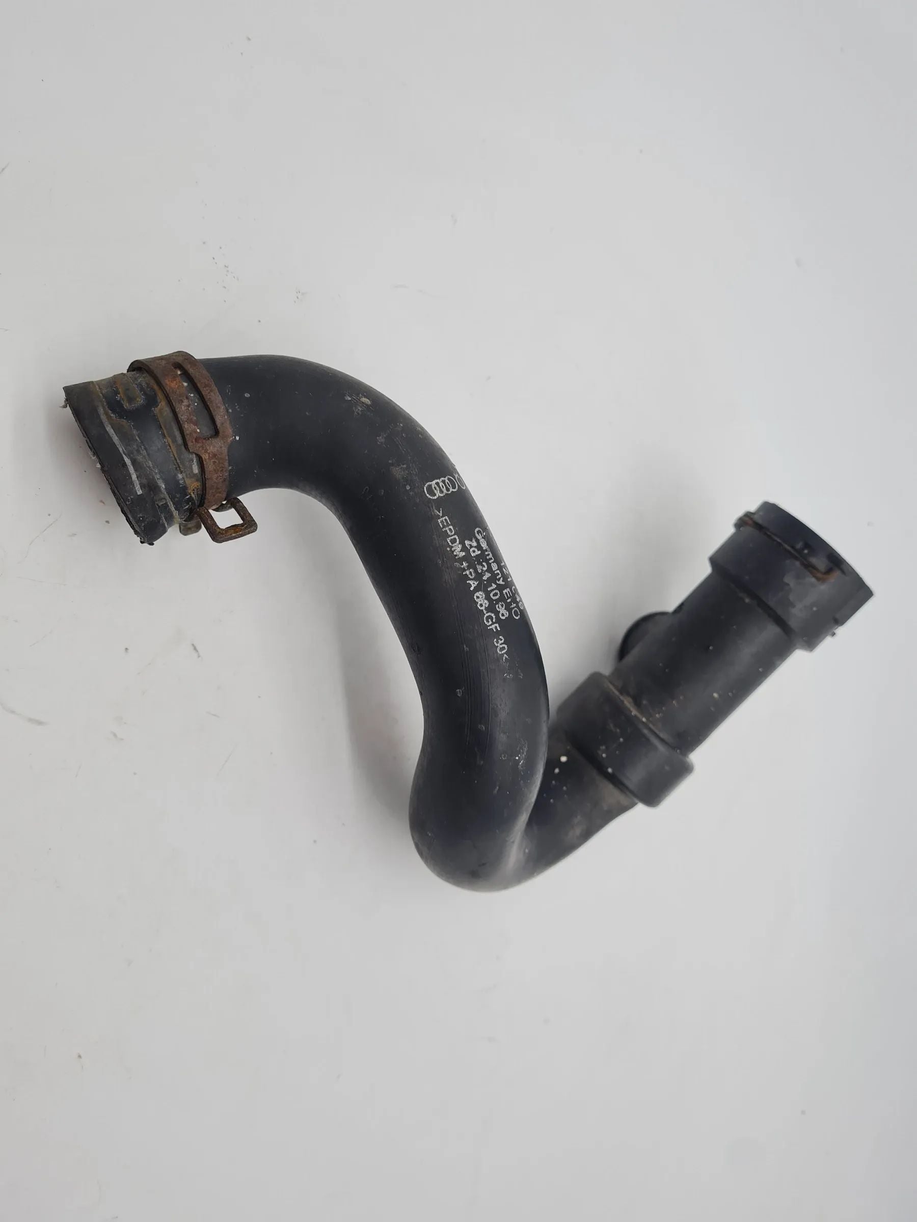 Original Audi A6 (4B2/4B4) 2.4 V6 Kühlerschlauch Kühlwasser 4B0121049