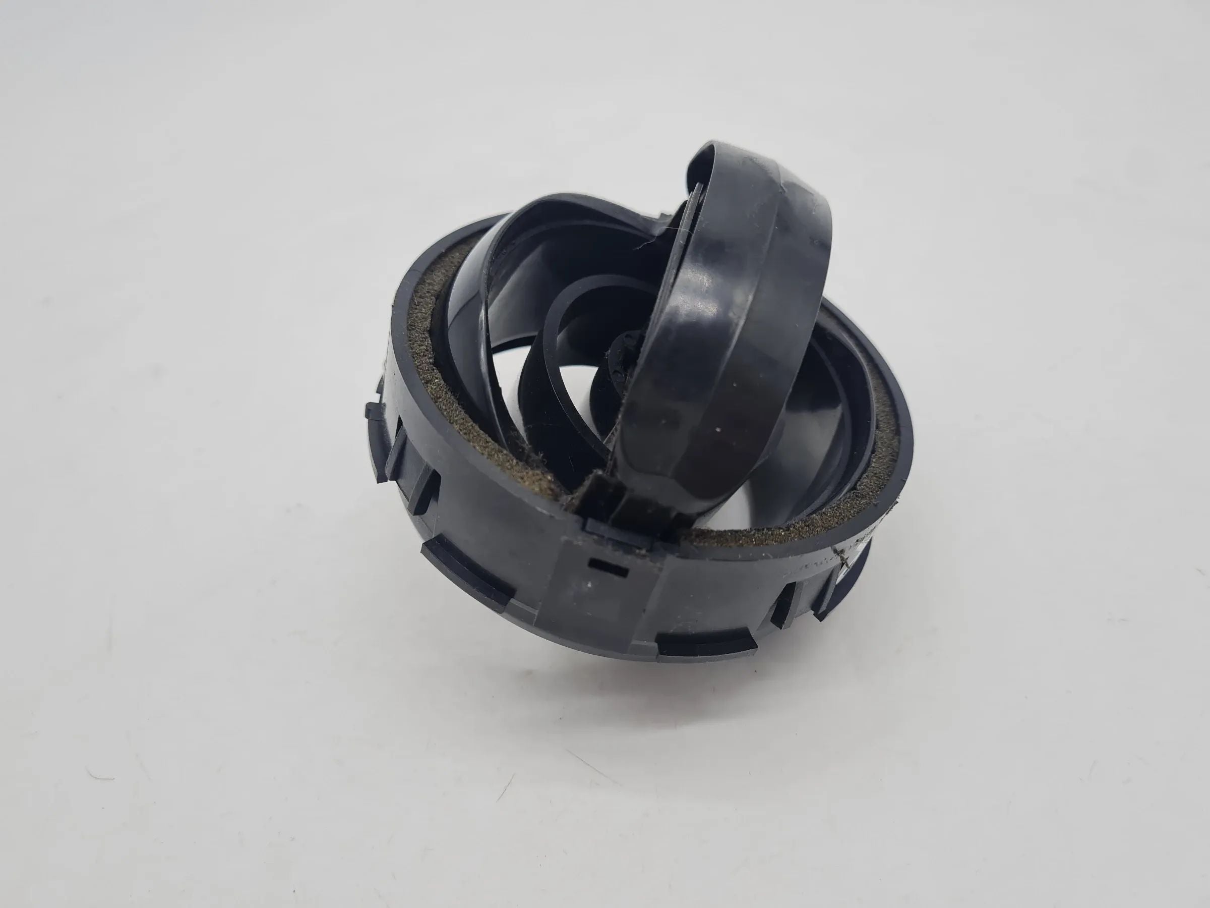 Original Mini One (R50/R53) Air Vent Duct Front L/R 6800887