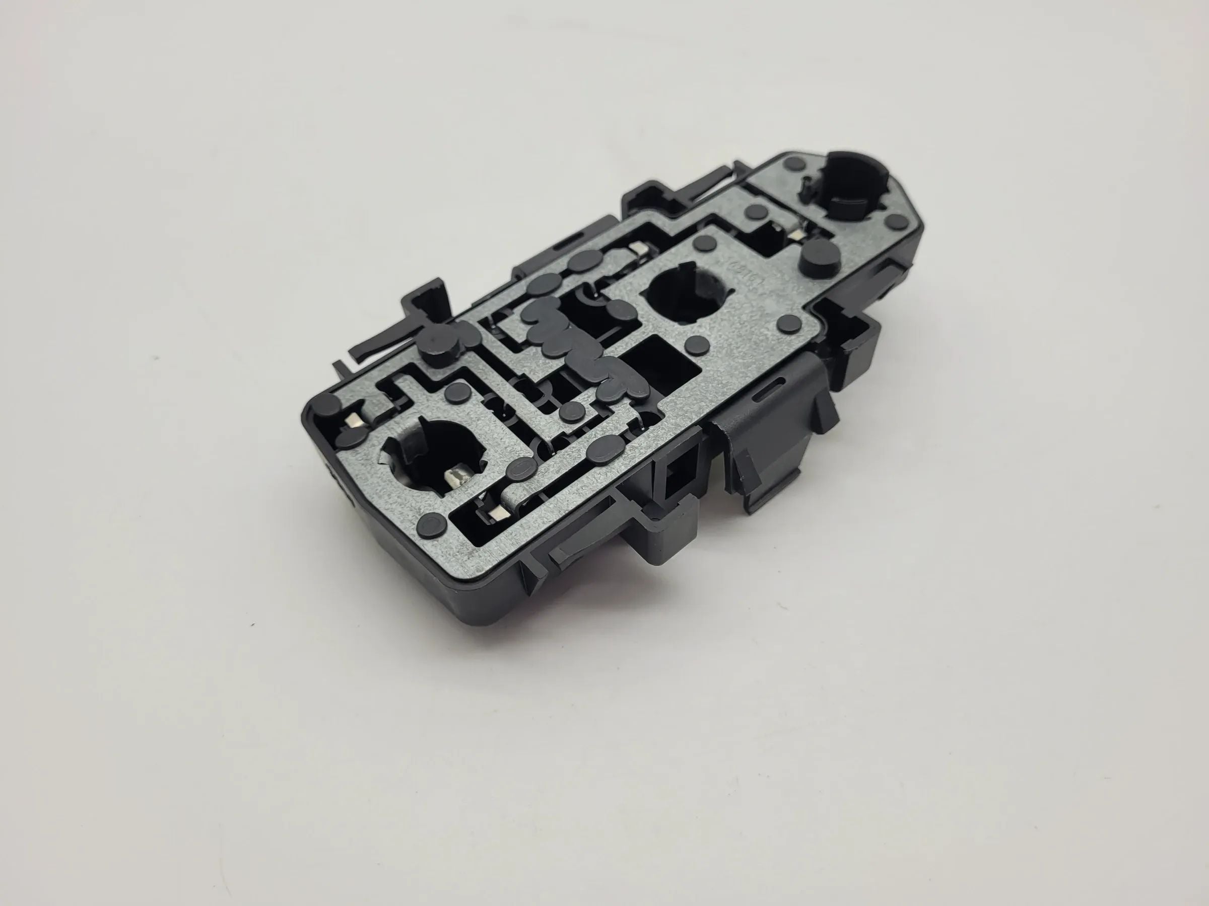純正 アウディ A6 (4B2/4B4) テールランプ / リアランプ ランプブラケット R/L 148162