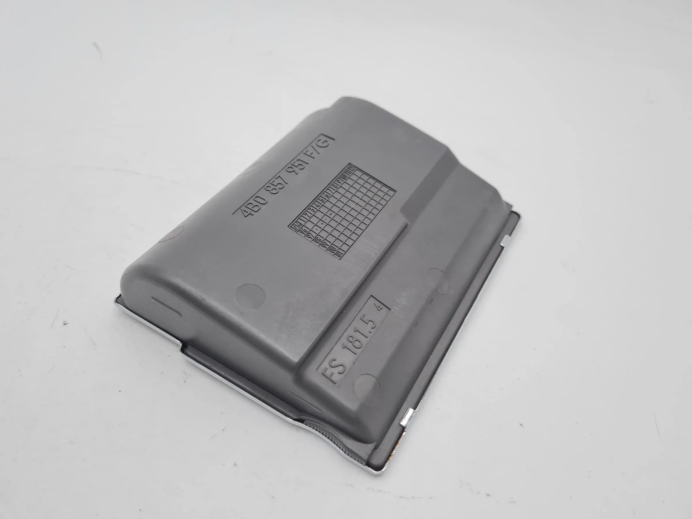 Original Audi A6 (4B2/4B4) Aschenbecher Einsatz Vorne Silber 4B0857951F/G