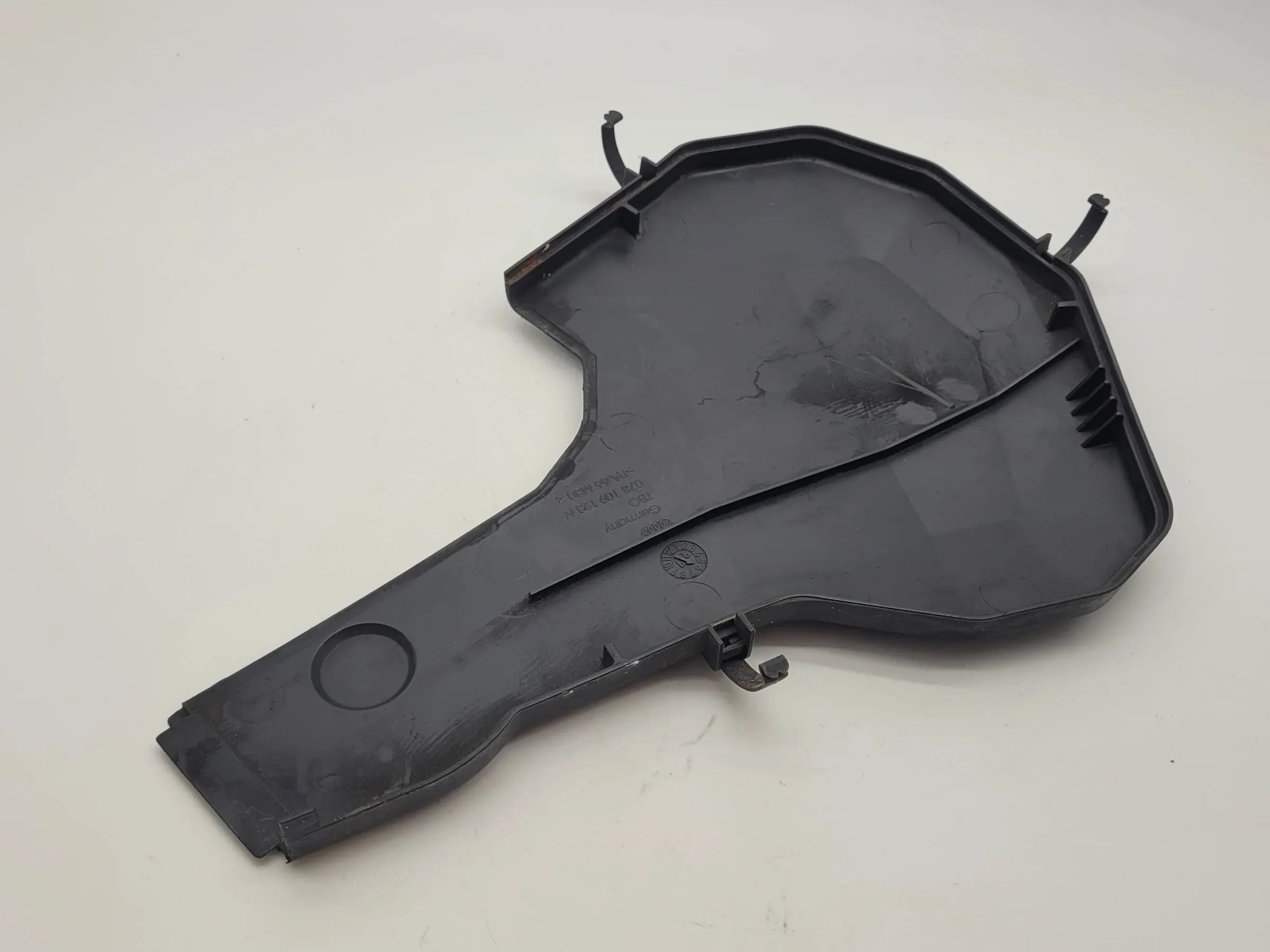 Original Audi A6 (4B2/4B4) 2.4 V6 121KW AGA Zahnriemenabdeckung Links 078109123N