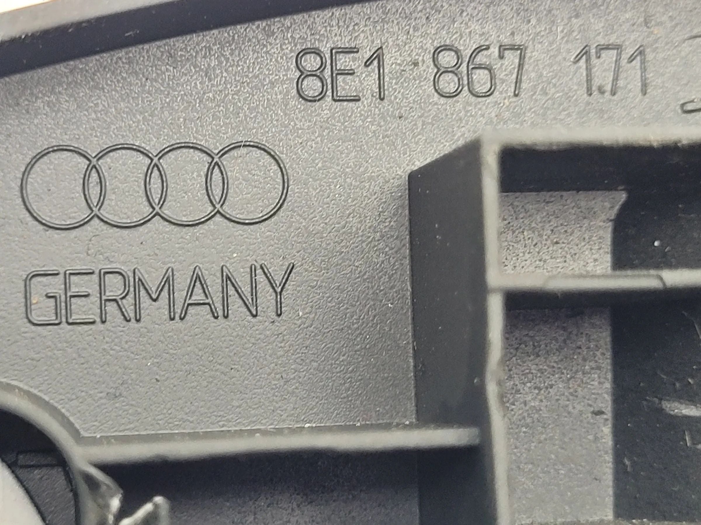 Original Audi A4 (8E/B6/B7) Armstütze Armlehne Türgriff Links Vorne 8E1867173