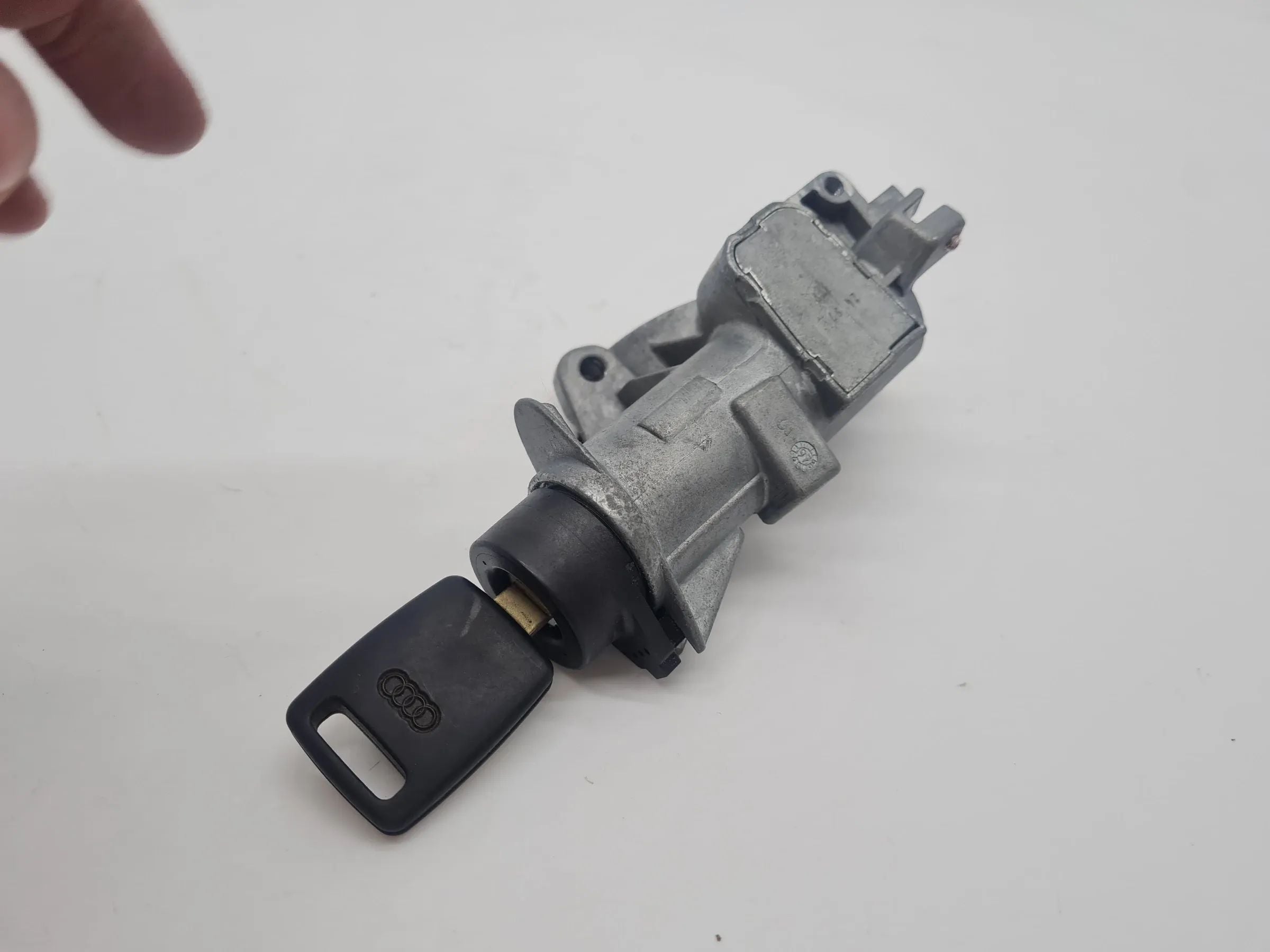Original Audi A6 (4B2/4B4) Zündschloss mit Schlüssel 1J0419959