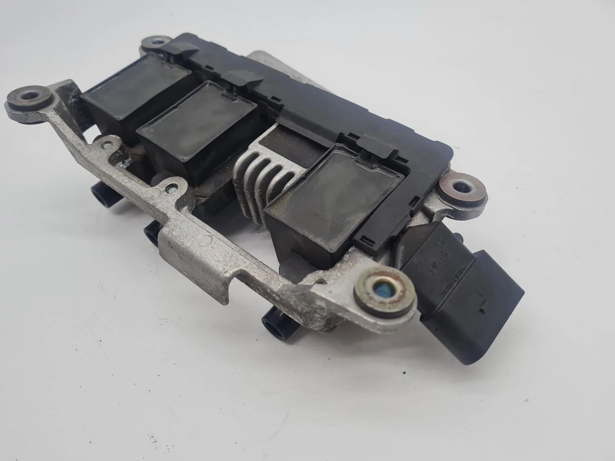 Original Audi A6 (4B2/4B4) 2.4 V6 121KW AGA Zündspule Zündmodul 078905104