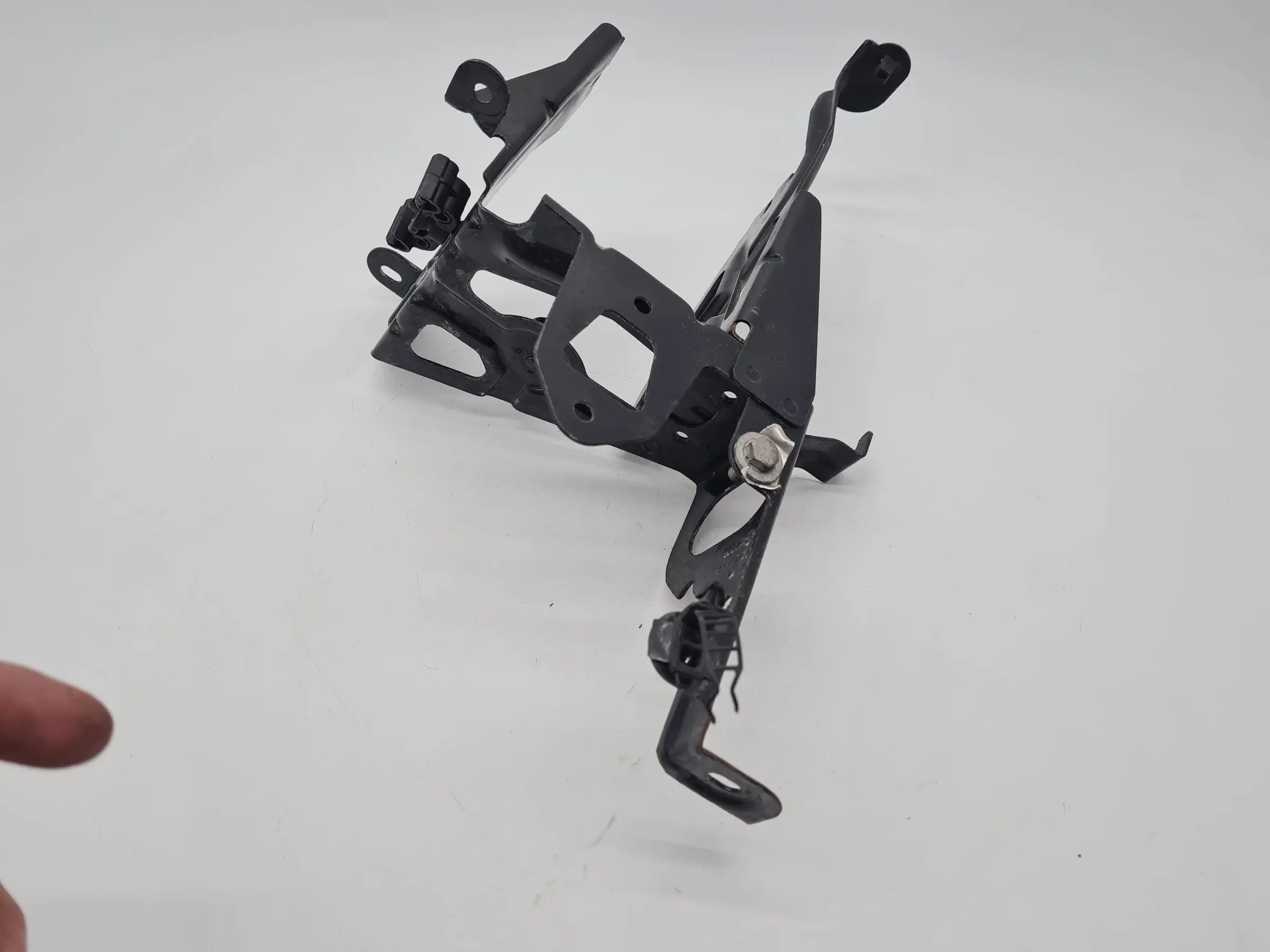 Original Audi A4 S4 B7 (8E/8H) Halterung Träger ABS Hydraulik 8E0614119