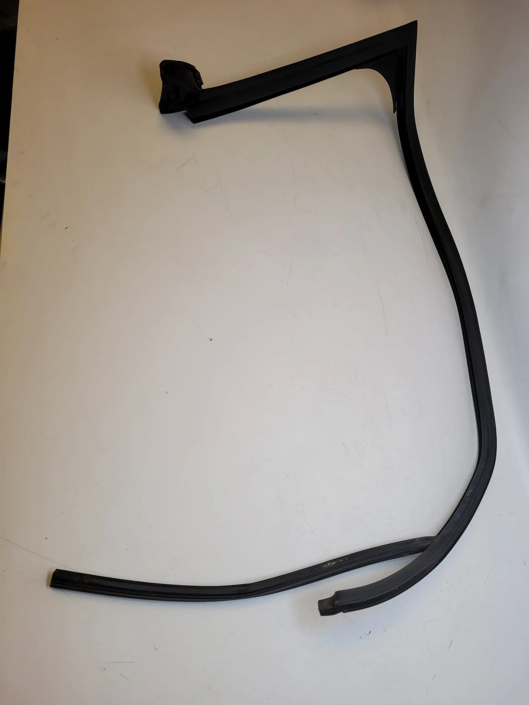 Original Audi A4 (8E/B6/B7) Tür Fenster Dichtung Rechts Vorne 8E0837440