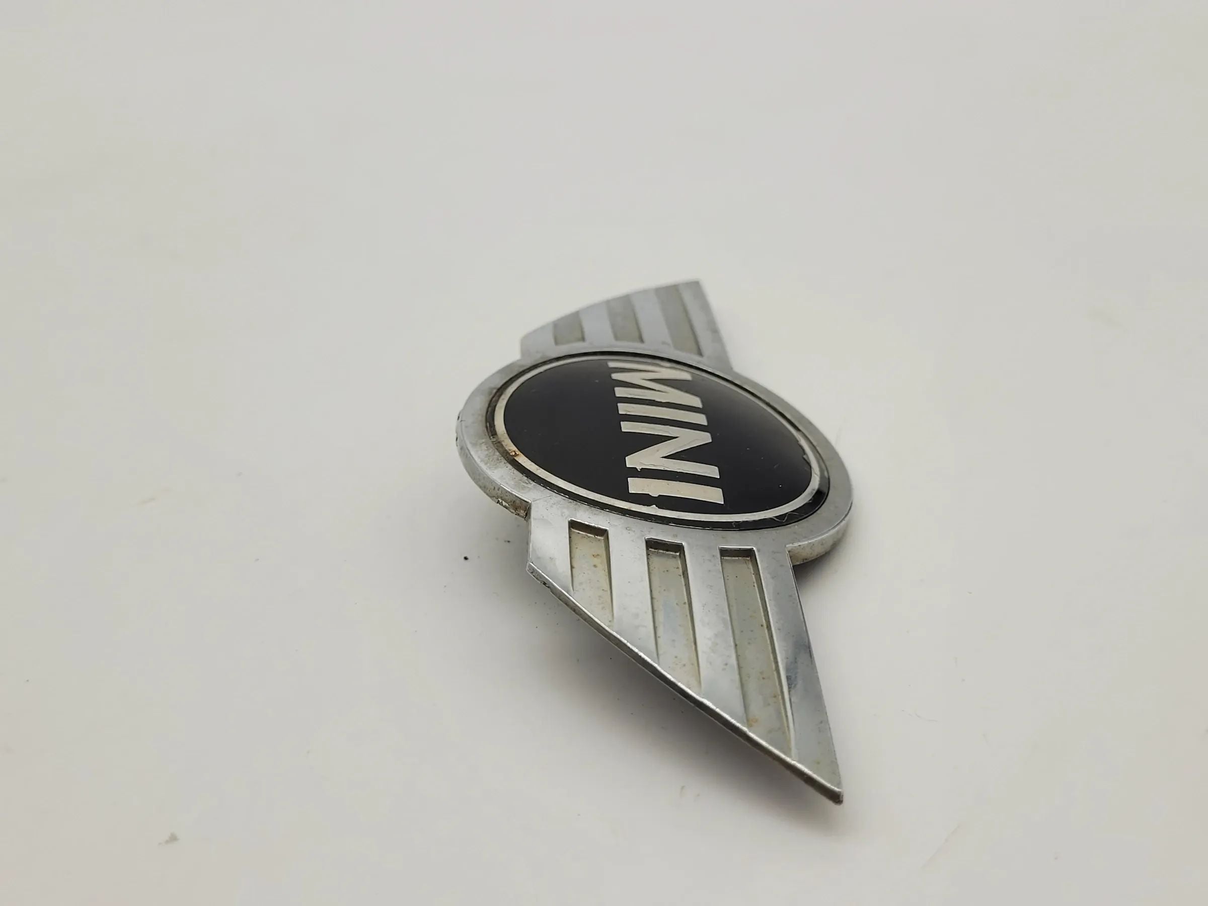 Original Mini One (R50/R53) Emblem Logo Heck 7026186