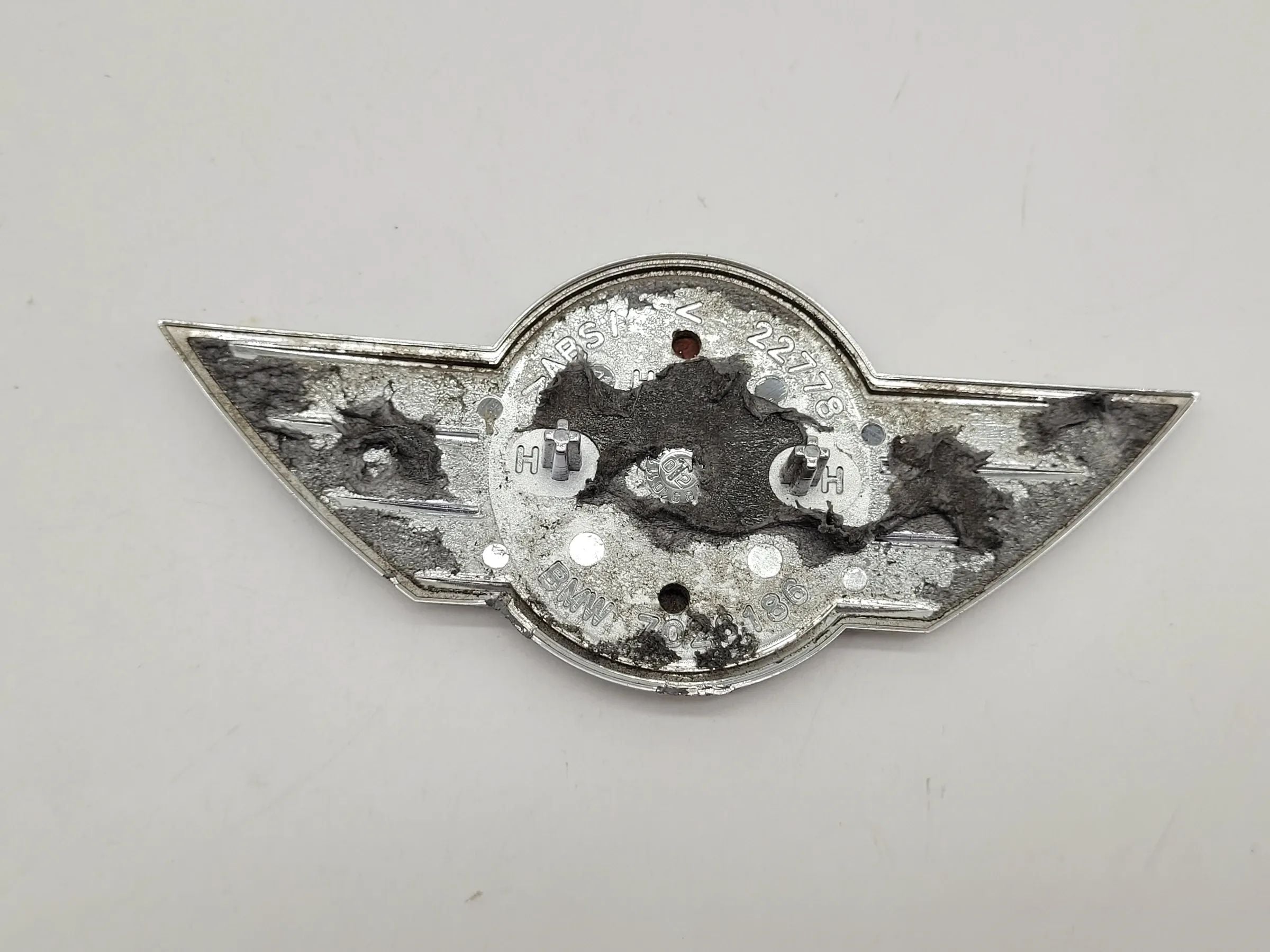 Original Mini One (R50/R53) Emblem Logo Heck 7026186