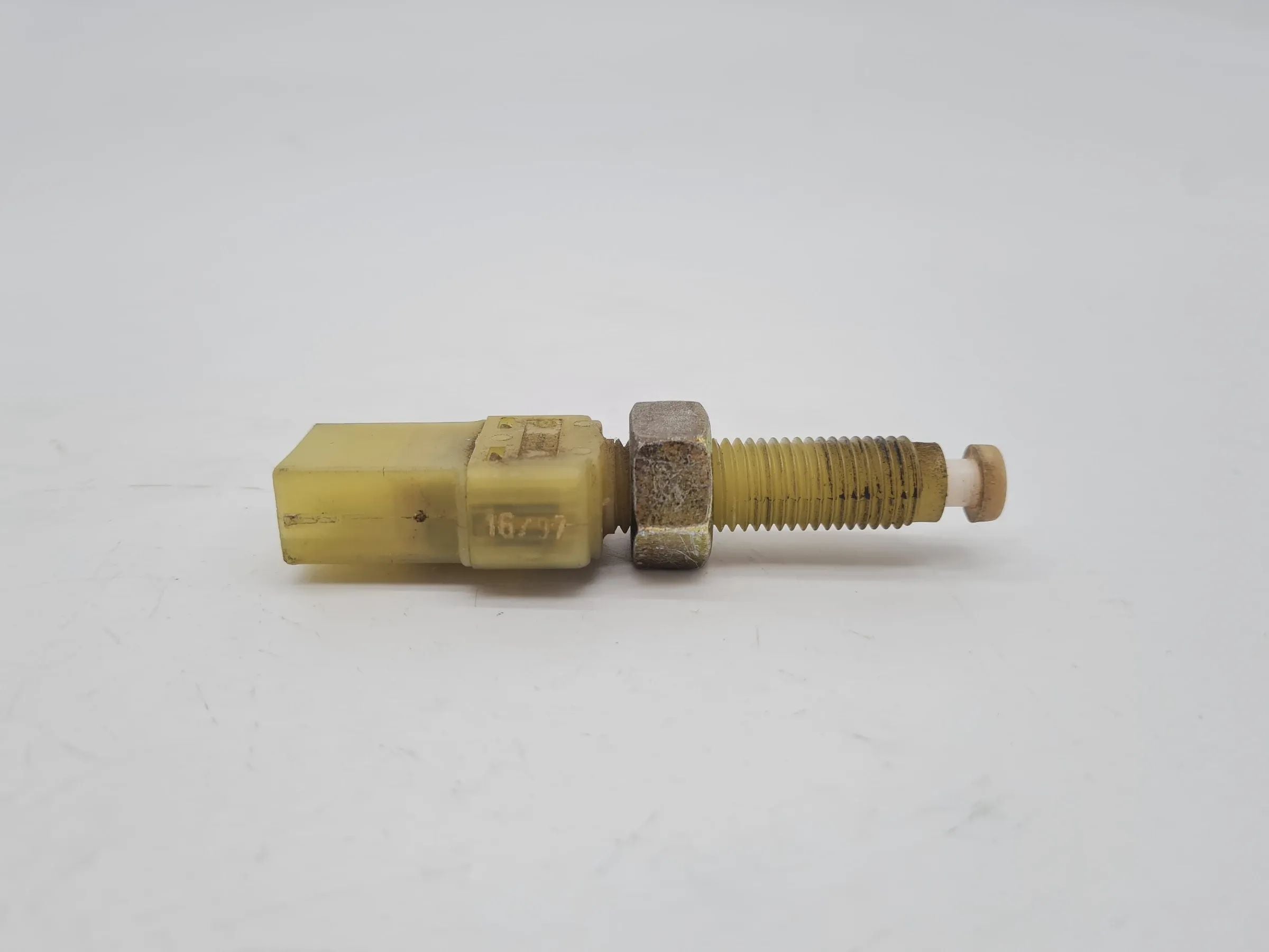 Original Audi A6 (4B2/4B4) Bremslichtschalter 443945515