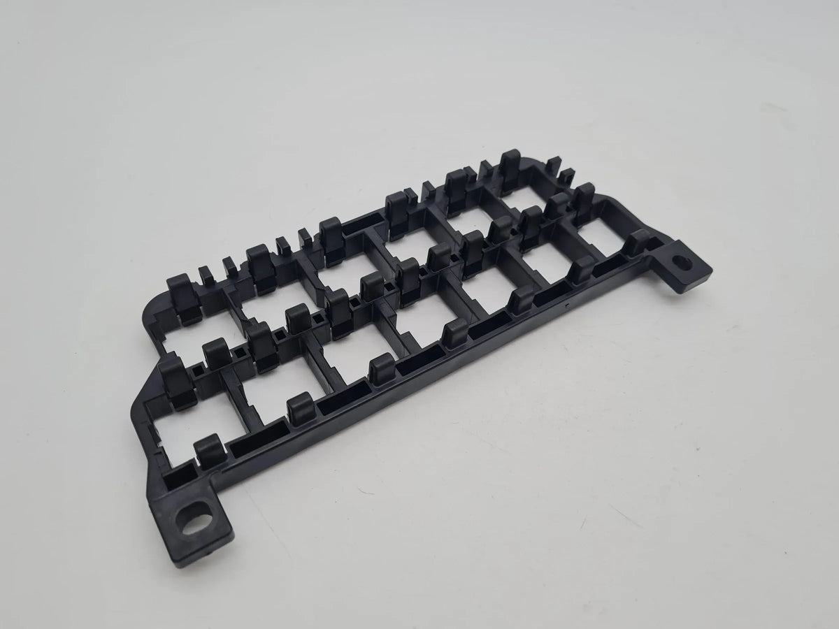 Original Audi A6 (4B2/4B4) Relais Stecker Leiste Träger 8D0937503E
