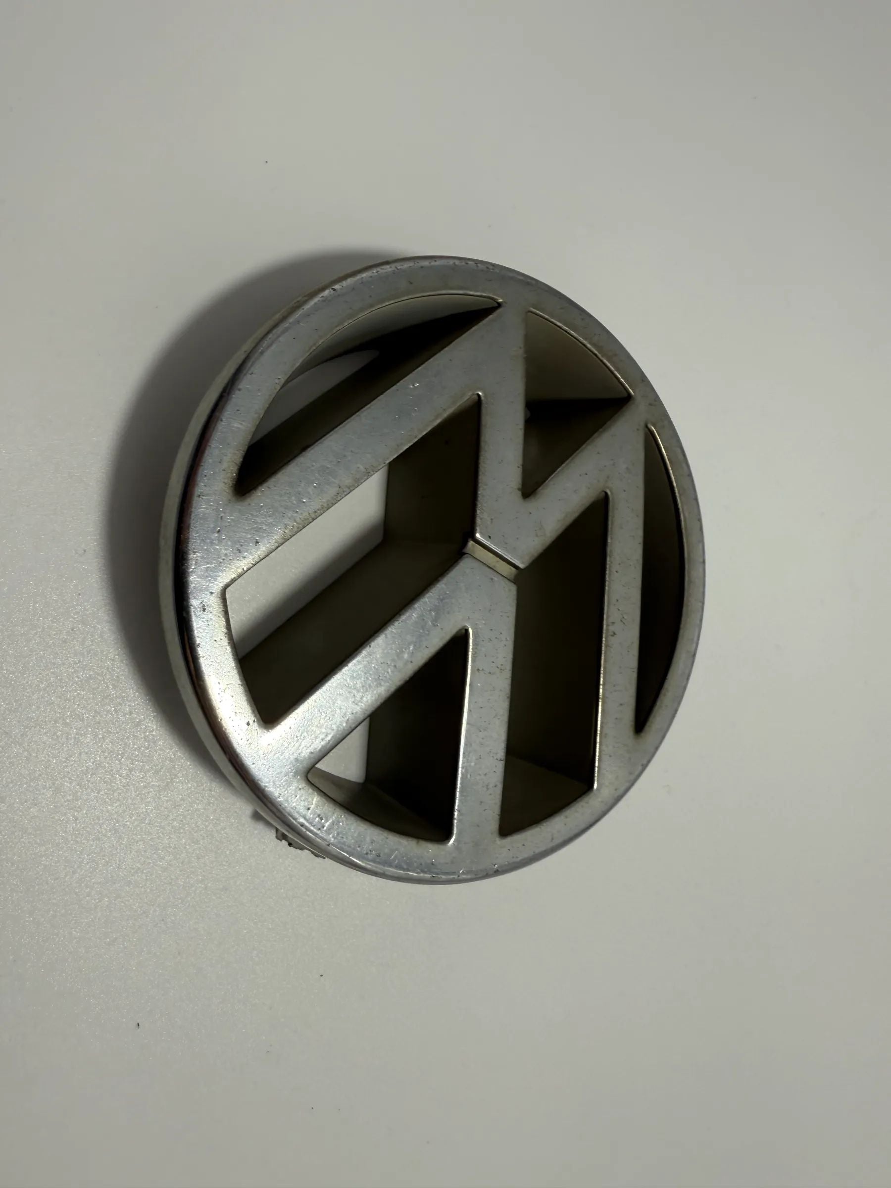 Original VW Zeichen Schriftzug Logo Emblem Wappen Schriftzug 3A0853601