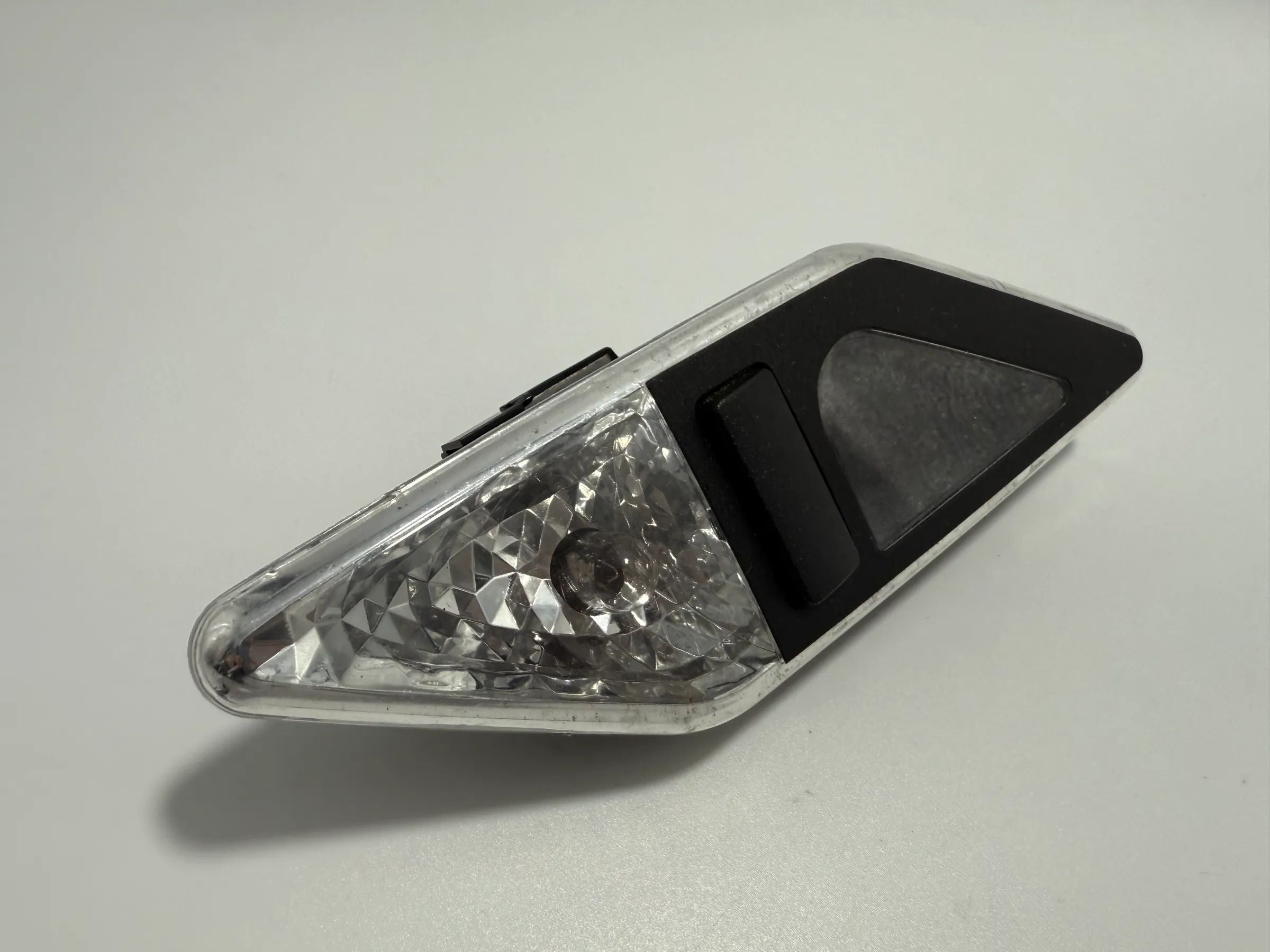 Оригинальная внутренняя лампа чтения BMW 3 серии (E46) задняя левая 8375585