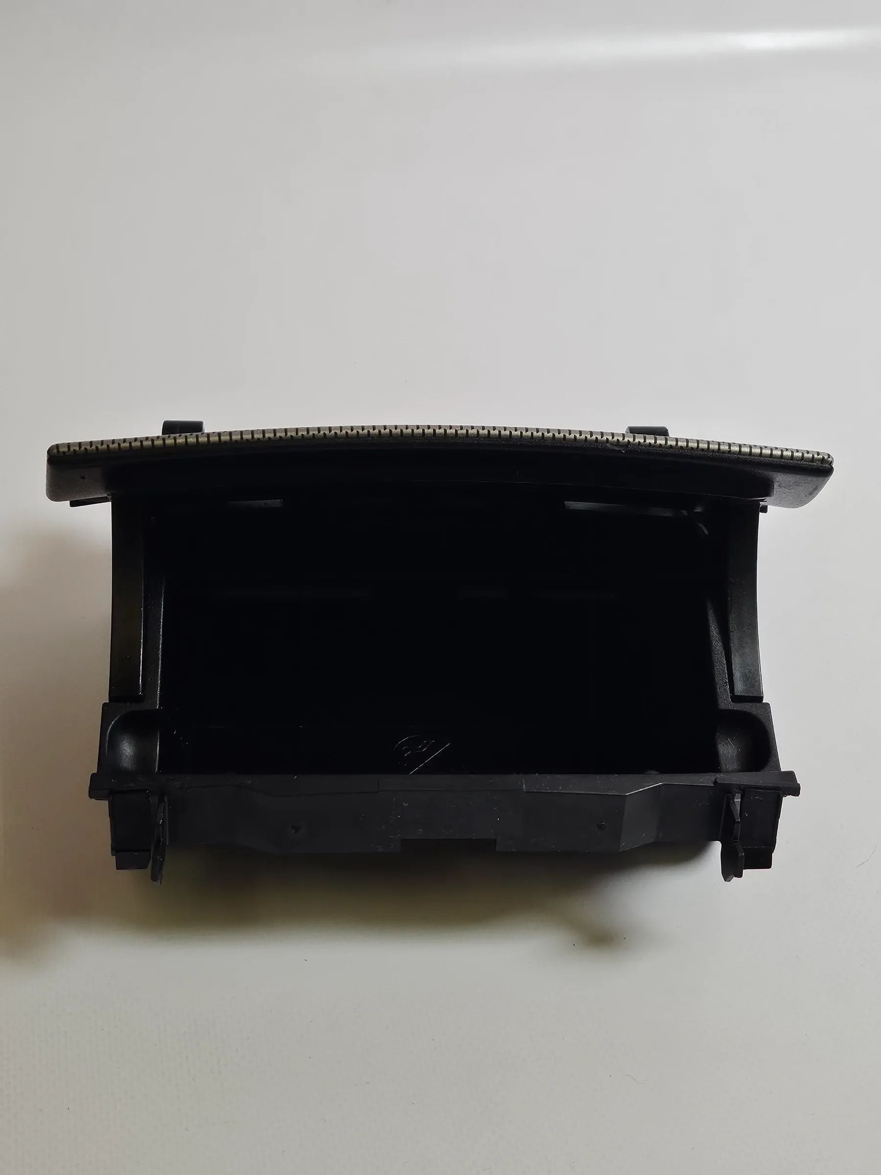 Mercedes Benz C Klasse W203 ASCHENBECHER Ablagefach Mittelkonsole A2036800852