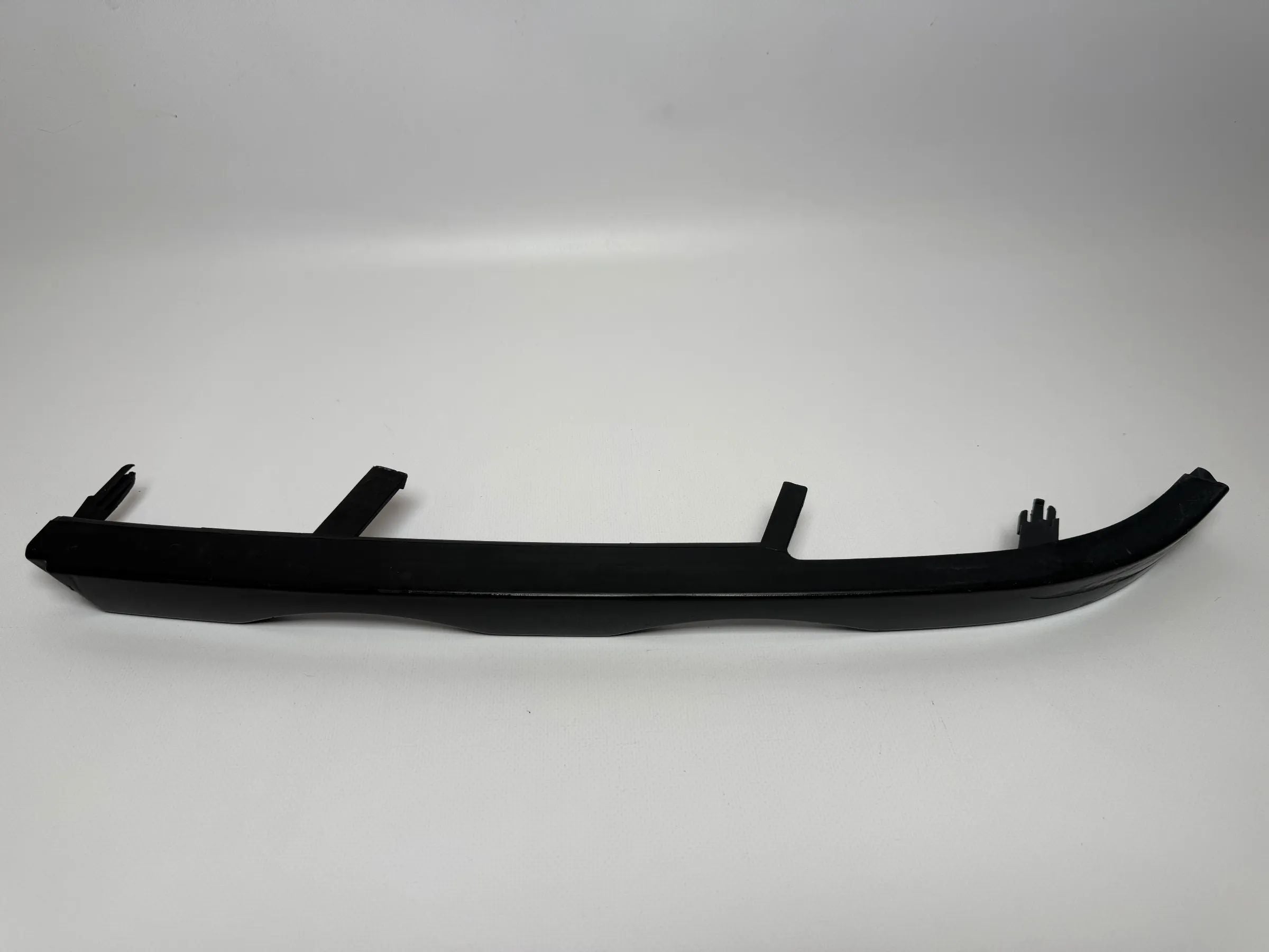 Oryginalna listwa boczna reflektora BMW serii 3 E46 prawa czarno-szara 51.13-8208482