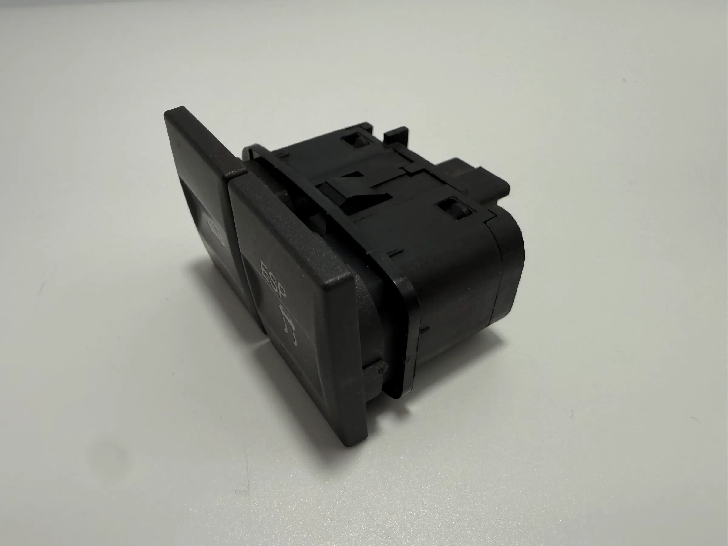 Oryginalny przełącznik bagażnika ESP Ford Mondeo III (BWY) TRW 3S7T2C418AC / D3L0A