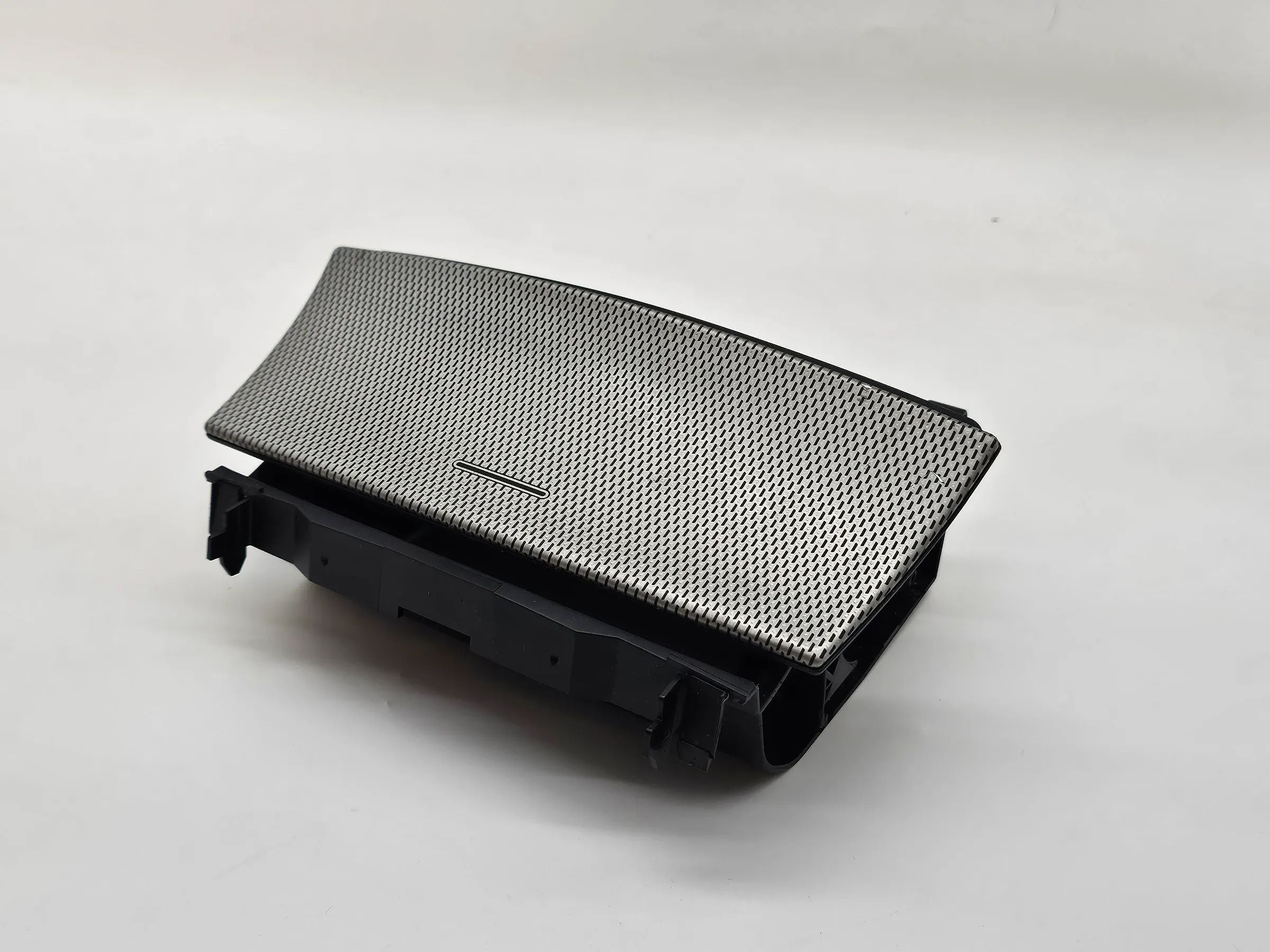 Orig. MERCEDES-BENZ C-KLASSE S203 W203 CL203 Aschenbecher Mitte vorn A2036800852