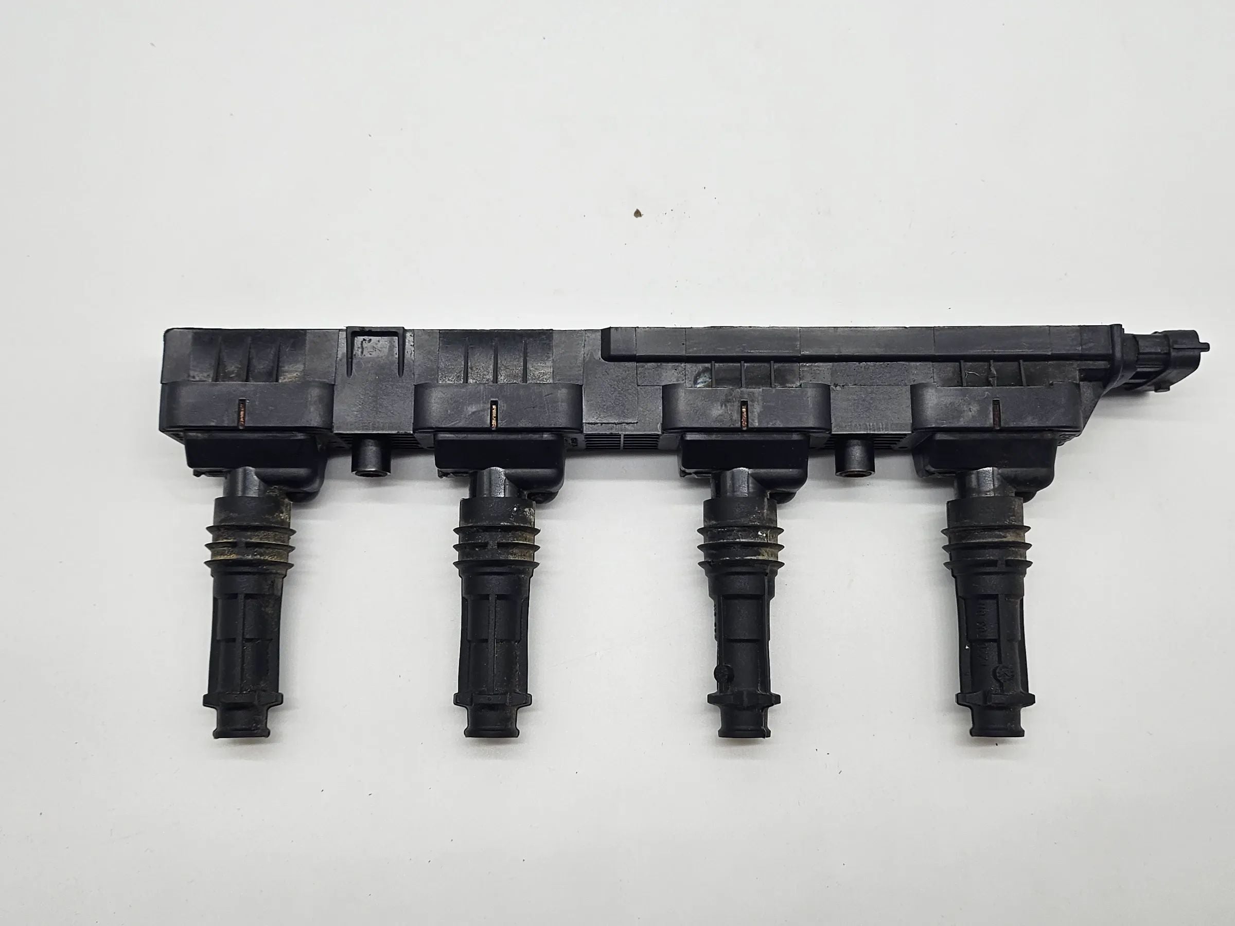 Oryginalna cewka zapłonowa Bosch Opel Corsa 1.2 16V C 0221503015