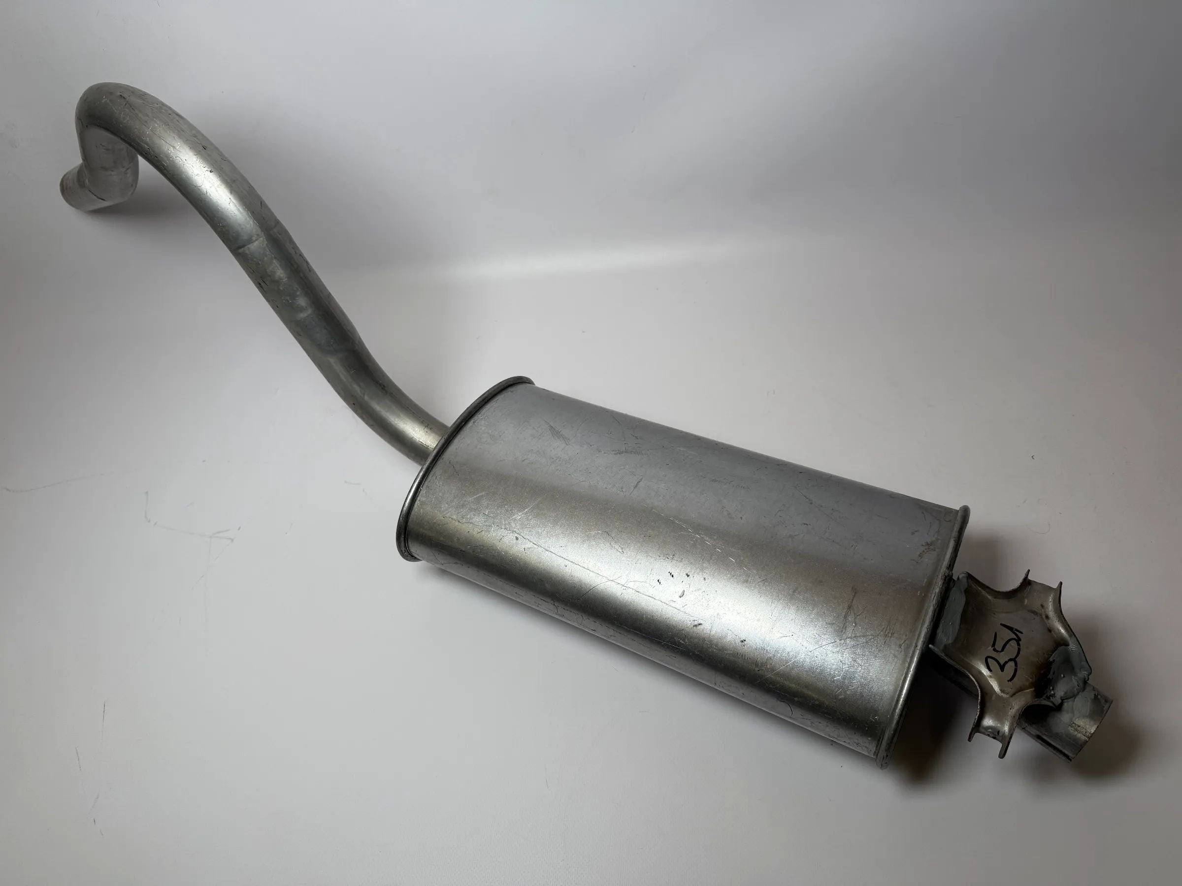 Oryginalny środkowy tłumik Opel Rekord E / Carlton MK 90027409
