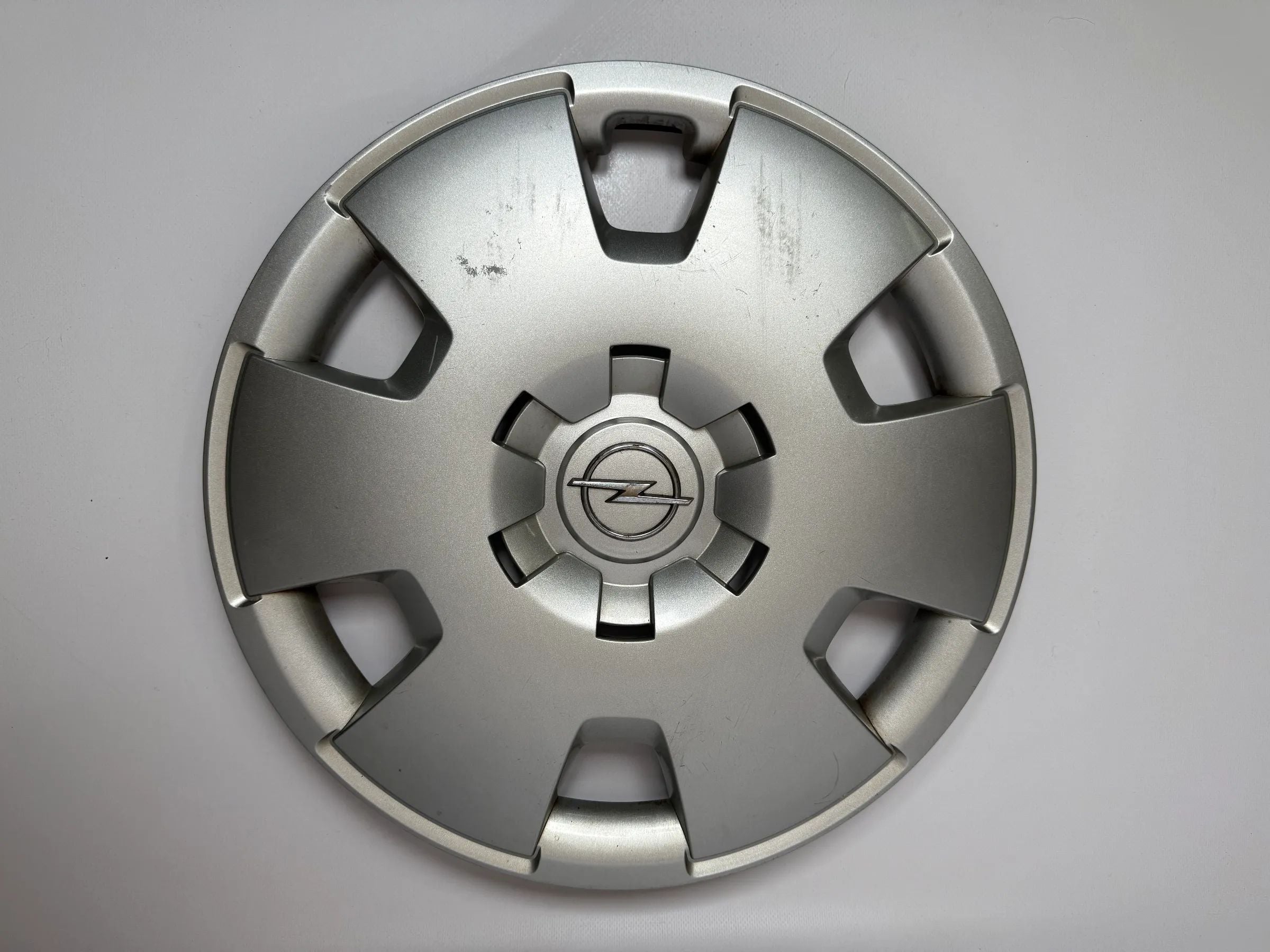 Oryginalna osłona koła Opel Astra H / Zafira B 16 cali 13209732