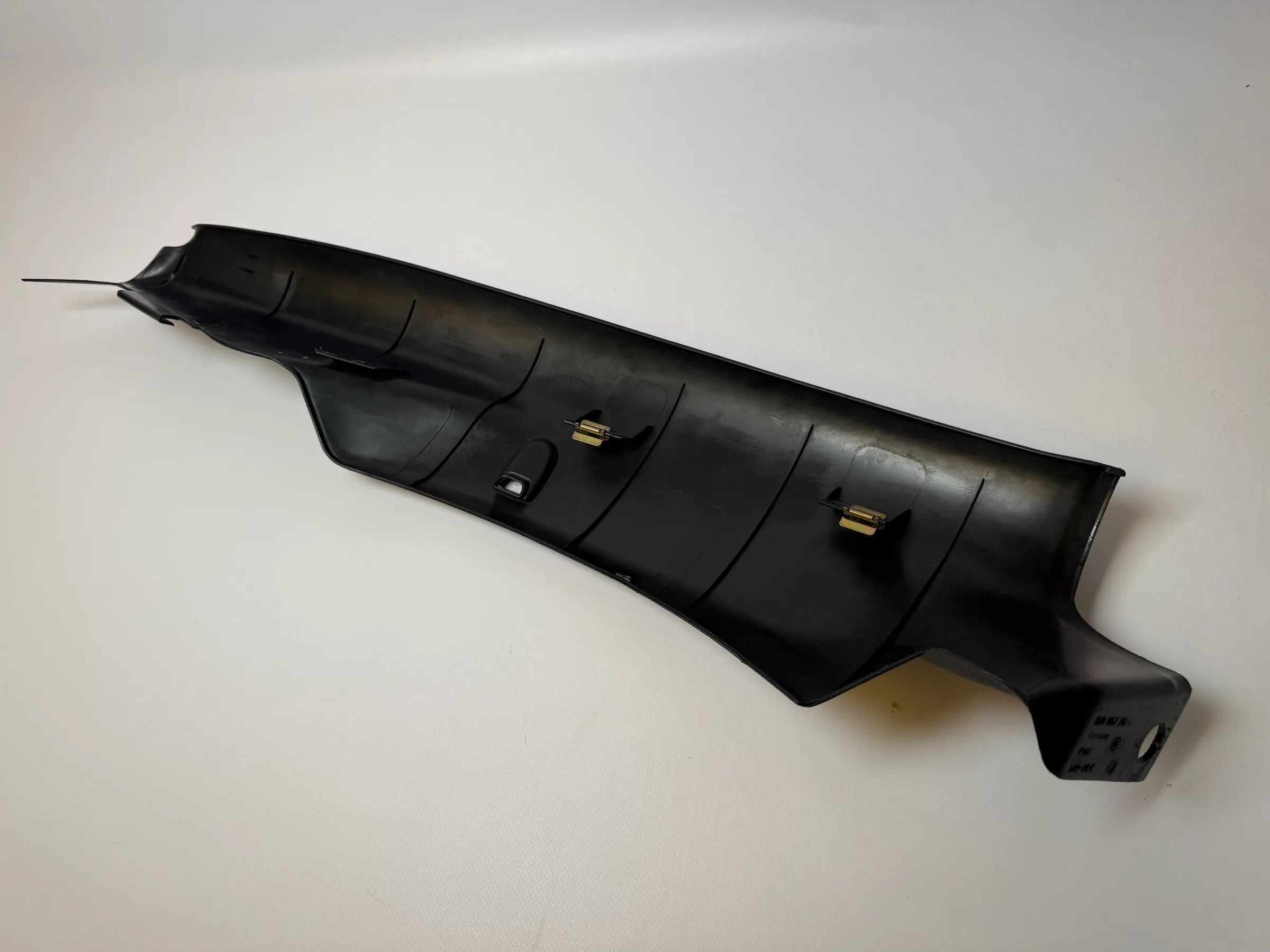 Oryginalna osłona boczna słupka C Volkswagen Golf 4 IV prawa 1J4867768A