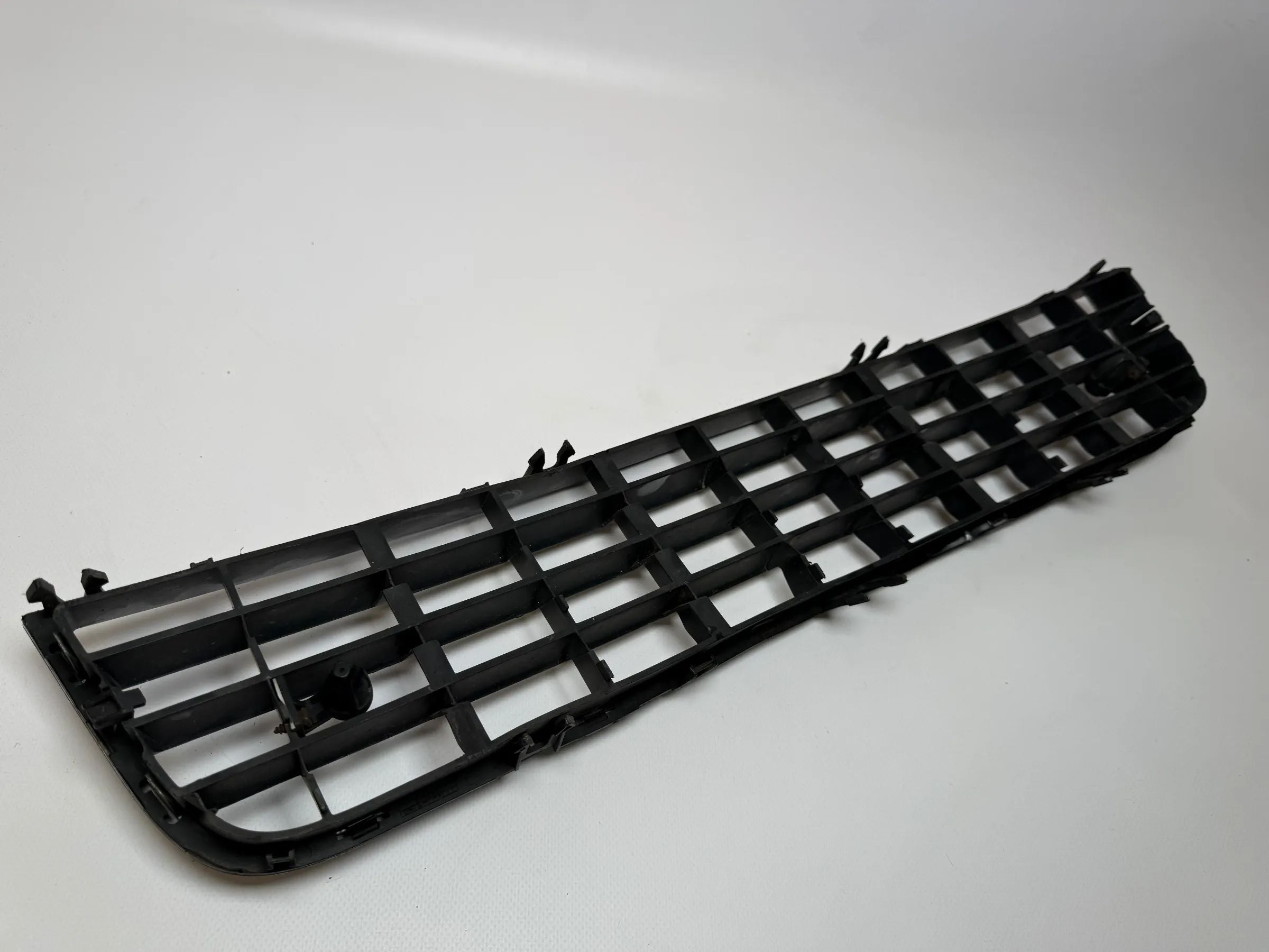 Oryginalna ATRAPA CHŁODNICY AUDI A6 4B Grill Przedni Środkowy 4B0807683L