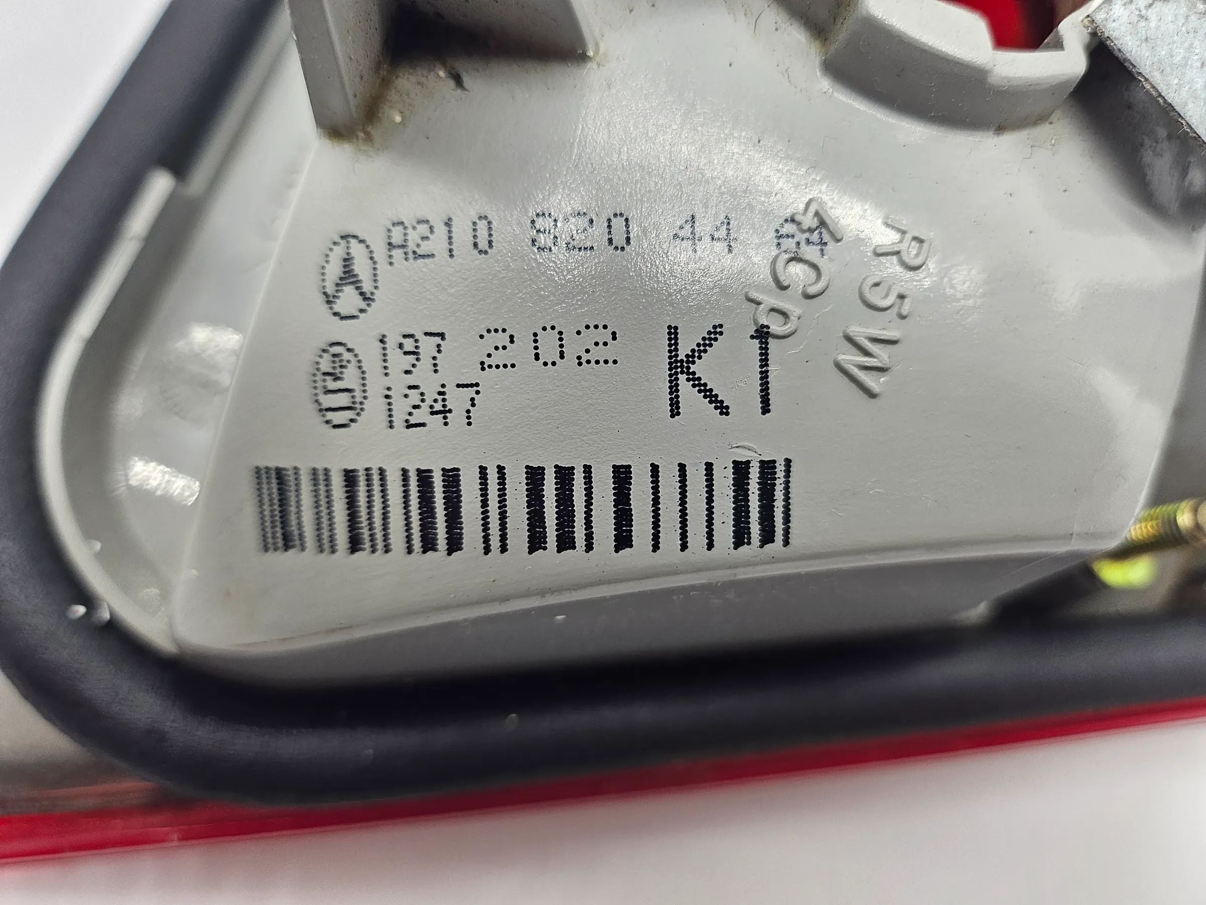 Oryginalna lampa tyłna Mercedes-benz E 200 W210 prawa A2108200264