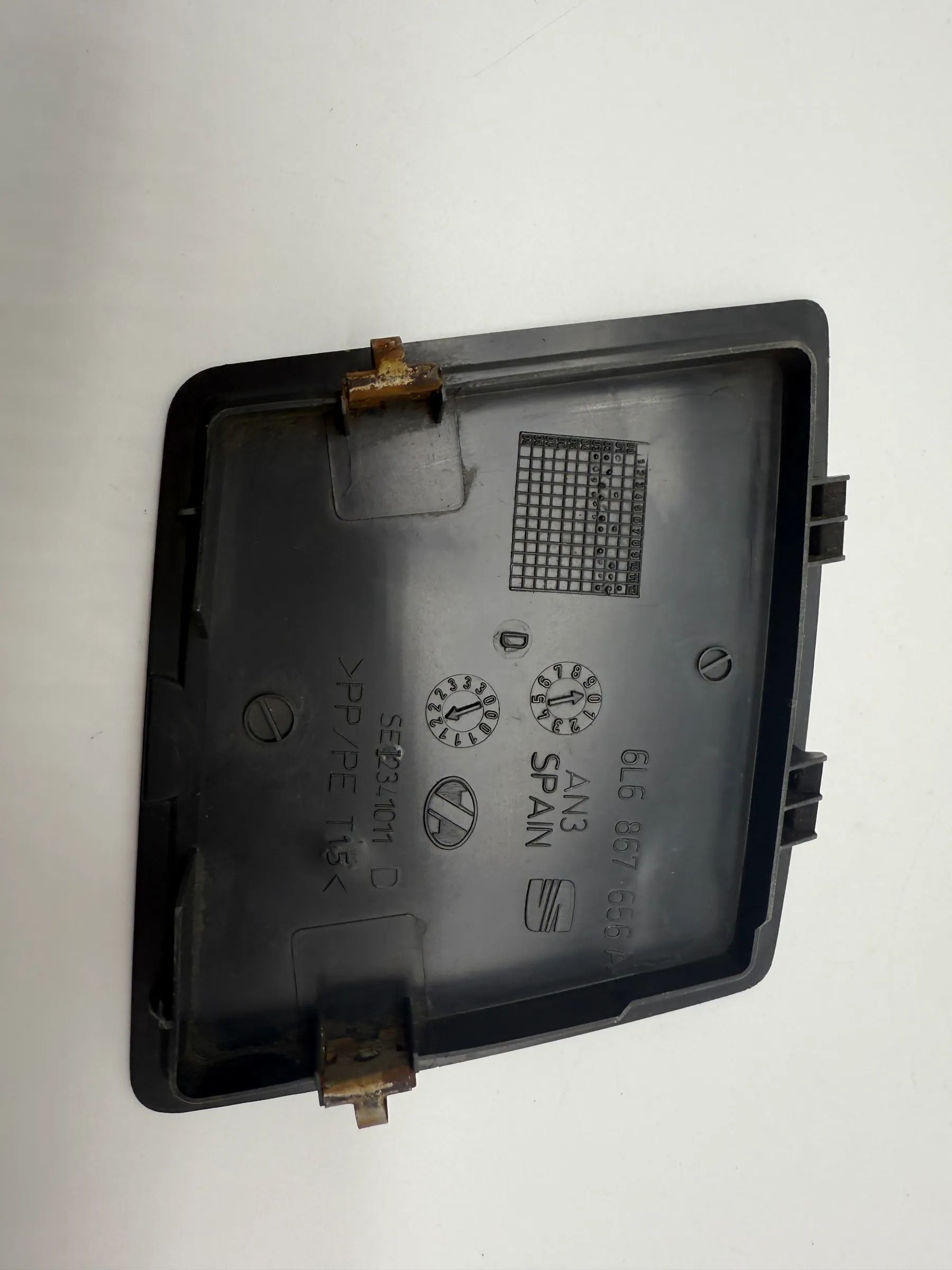 Original Seat Ibiza III 3 Maintenance Flap Cover Tailgate Right 6L6867656A