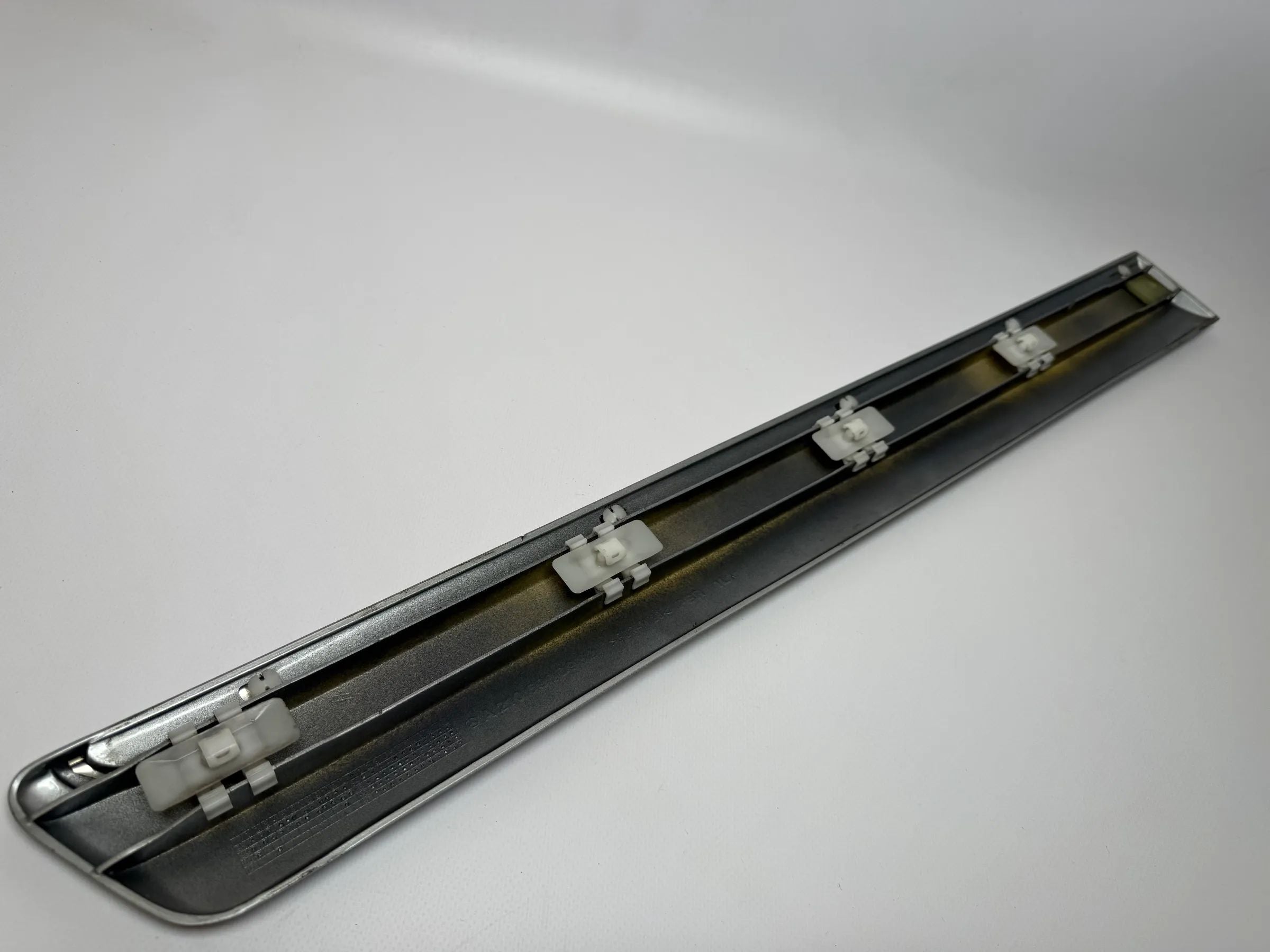 Original Mercedes-Benz E-Klasse W210 Türleiste Leiste Silber Links A2106900962